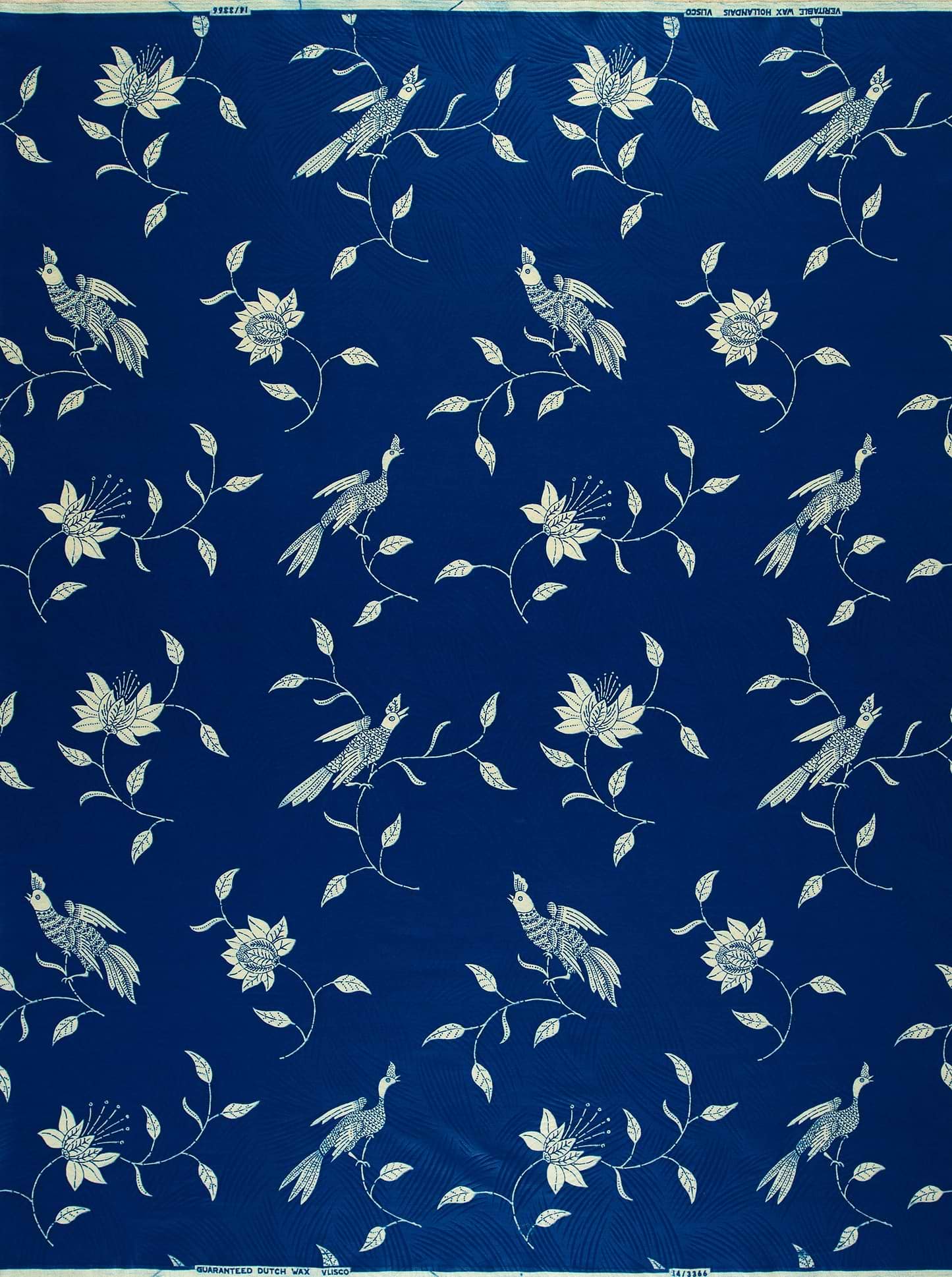 Deep blue fabric pattern white wax hollandais vl03366.020