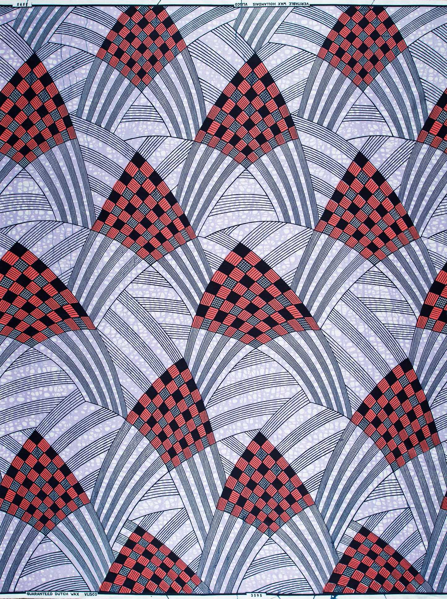 Red black checkered triangular motifs wax hollandais vl03595.042