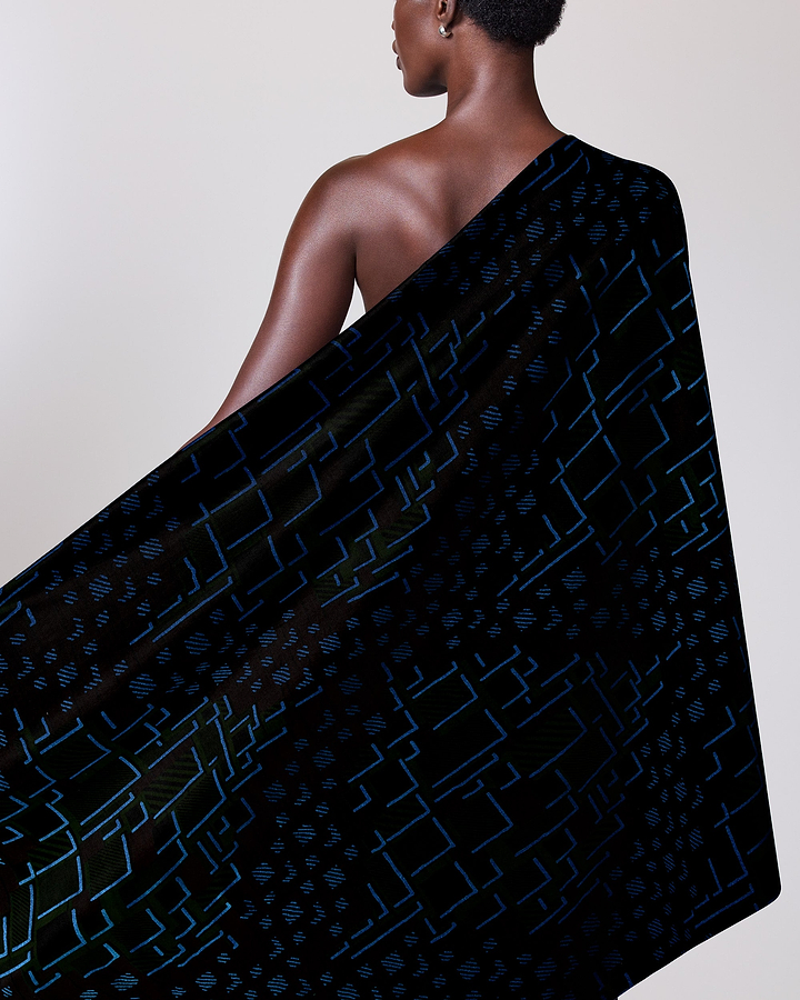 Black velvet shawl subtle blue sky wax vl03826.172