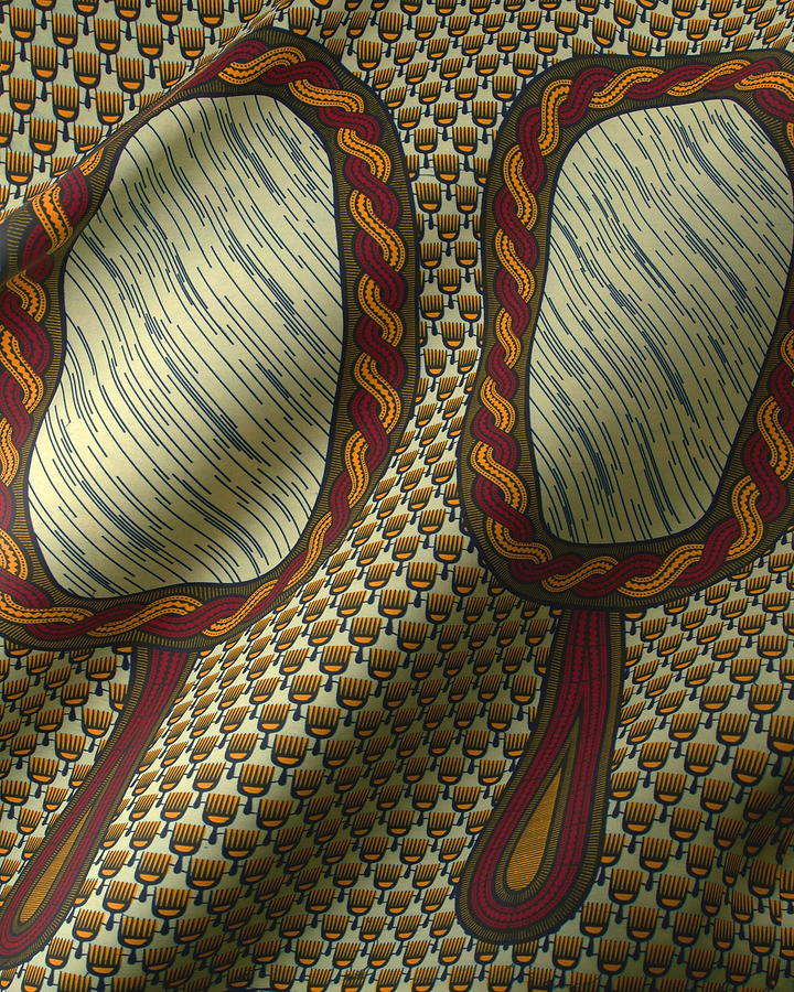 Pair cream-colored patterned hand fans wax hollandais vl04295.084