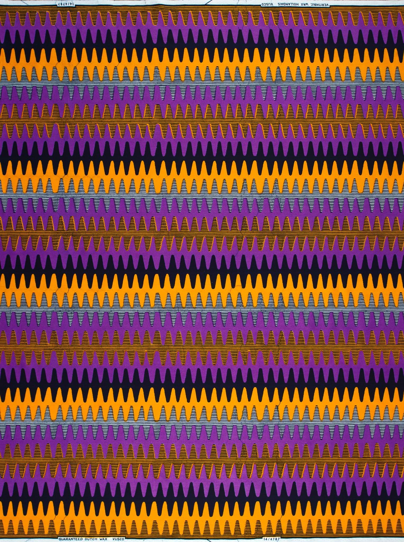 Vibrant purple orange zigzag-patterned fabric wax hollandais vl04787.086