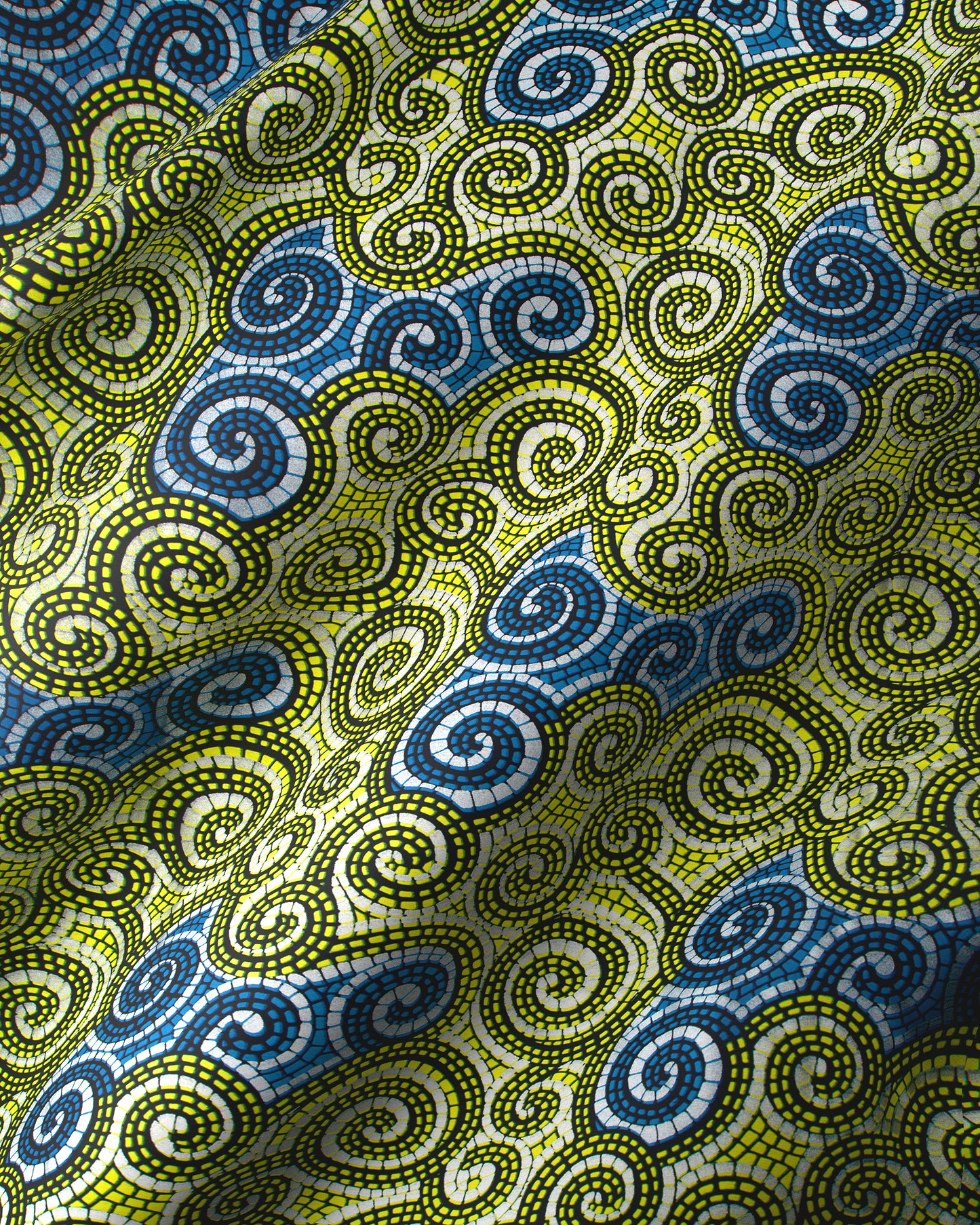 Vibrant green blue spiral-patterned fabric wax hollandais vl80009.025