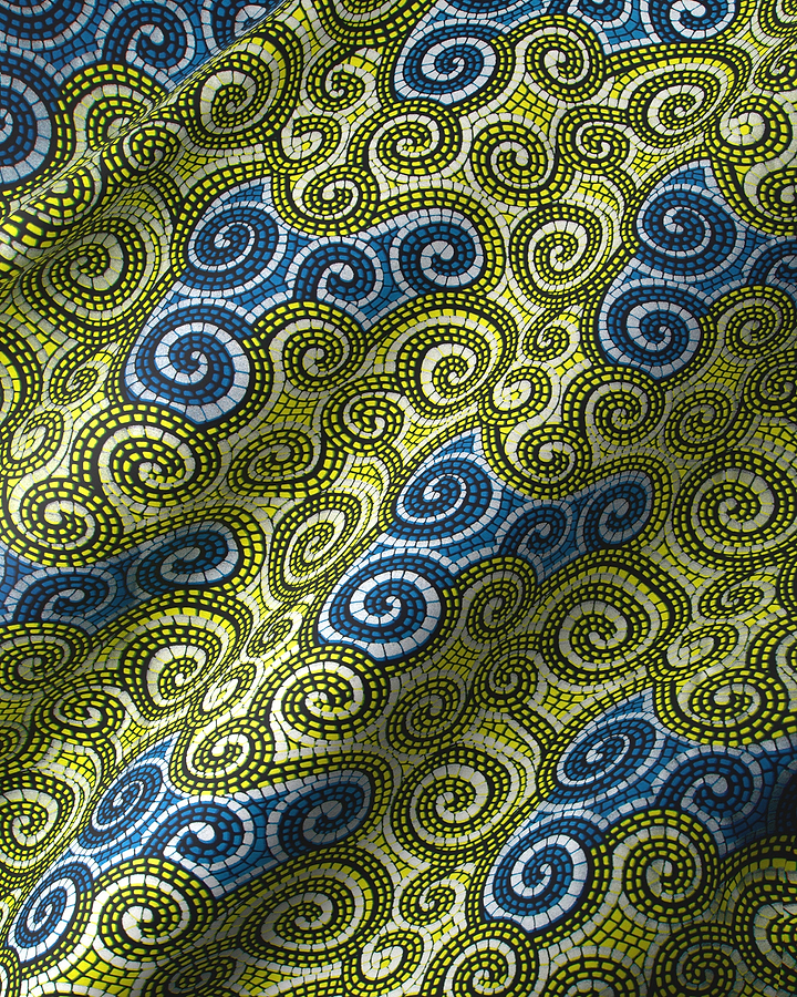 Vibrant green blue spiral-patterned fabric wax hollandais vl80009.025