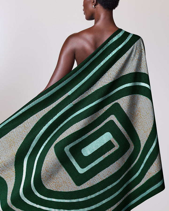 Woman wears vibrant green white wax hollandais vla0196.127