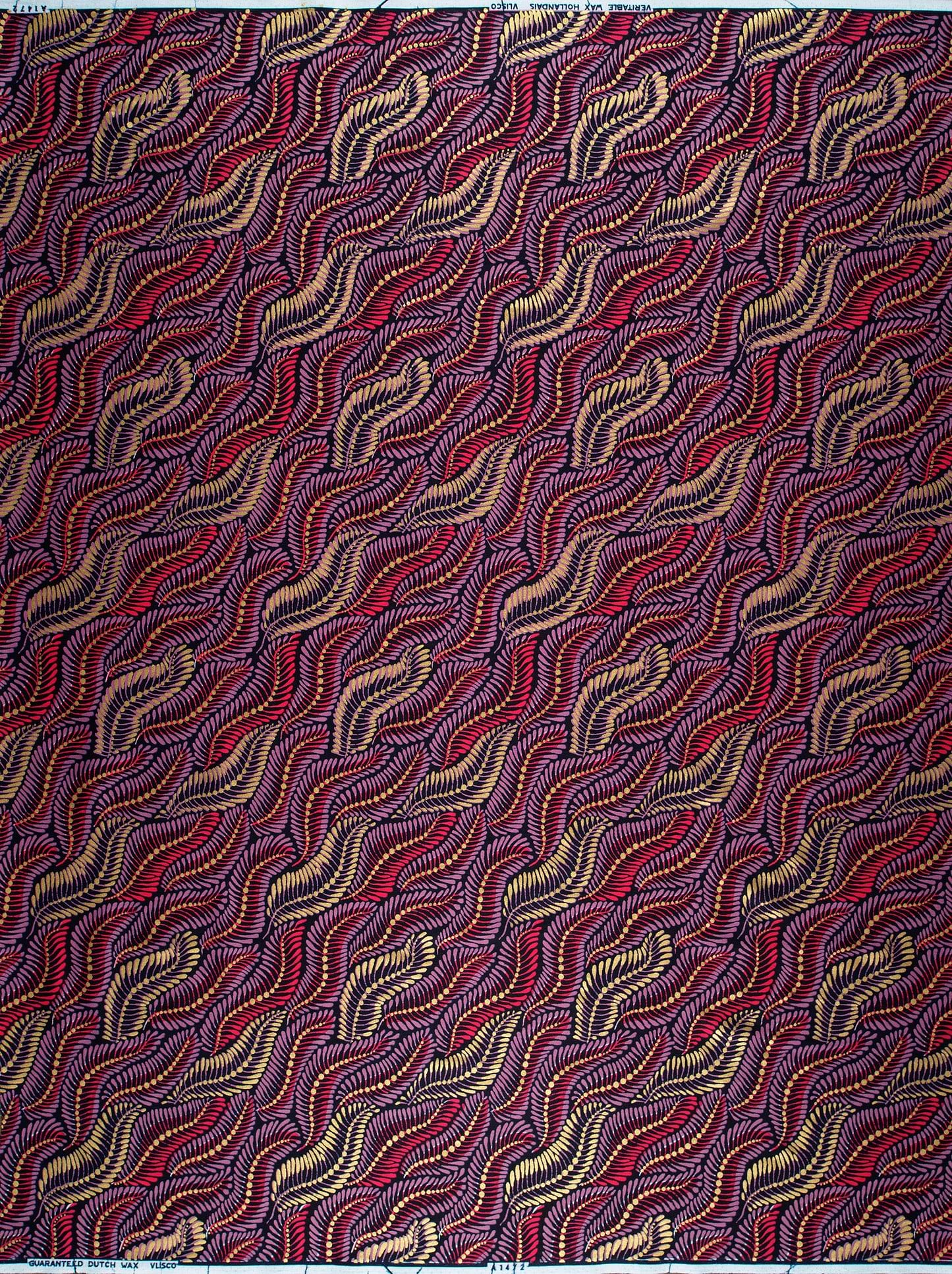 Richly patterned fabric wave-like design wax hollandais vla1472.016