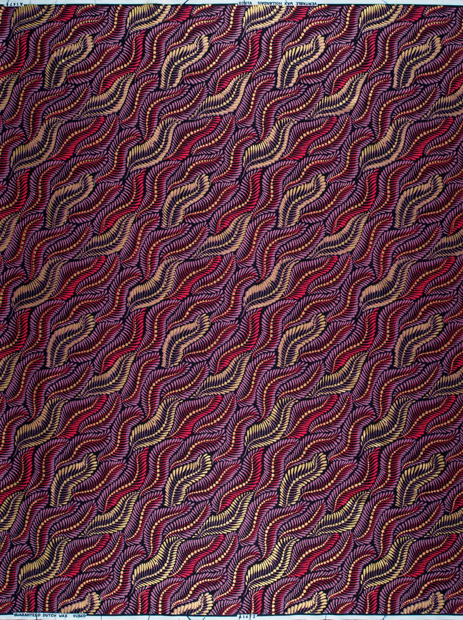 Richly patterned fabric wave-like design wax hollandais vla1472.016