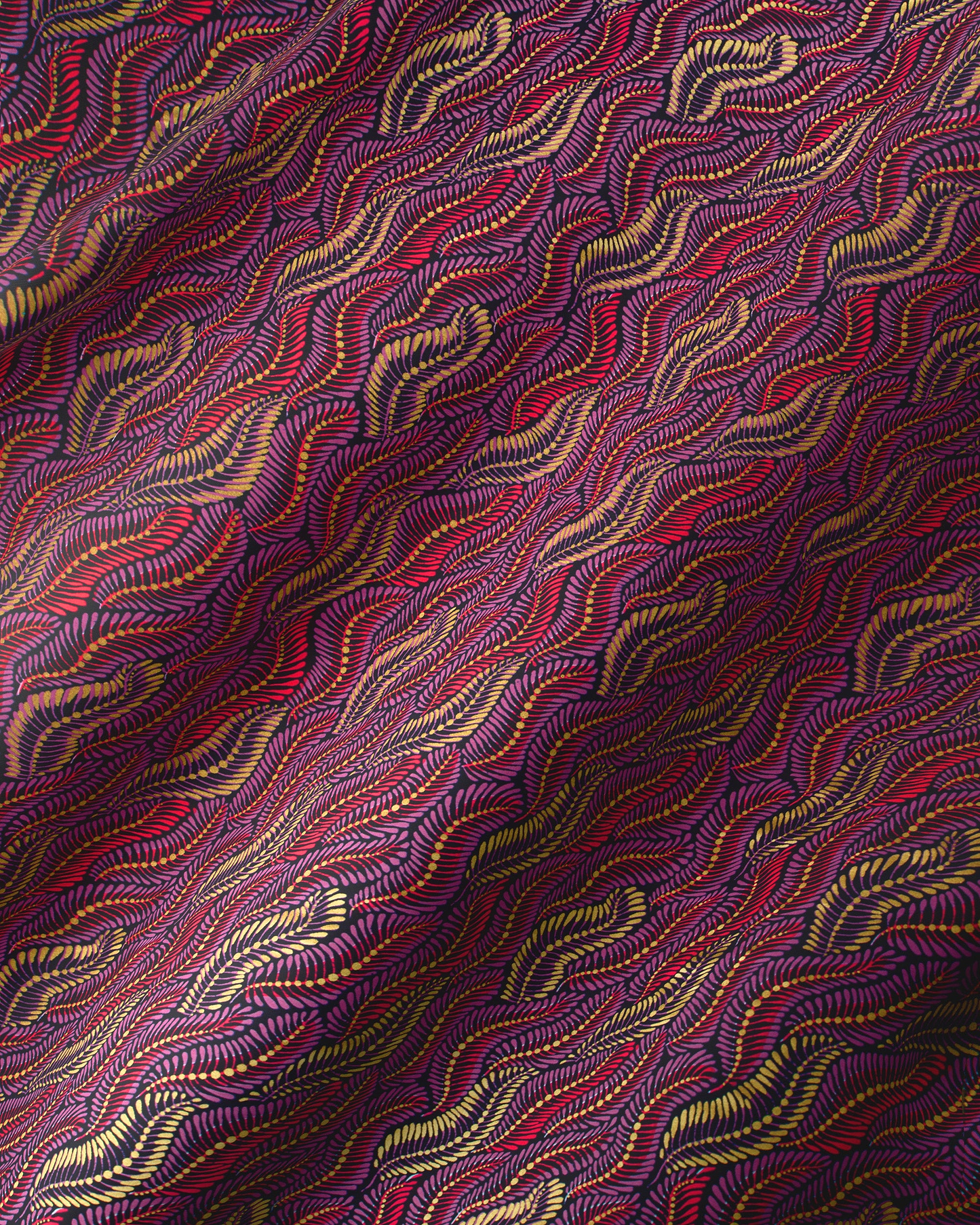 Richly patterned fabric wavy lines wax hollandais vla1472.016