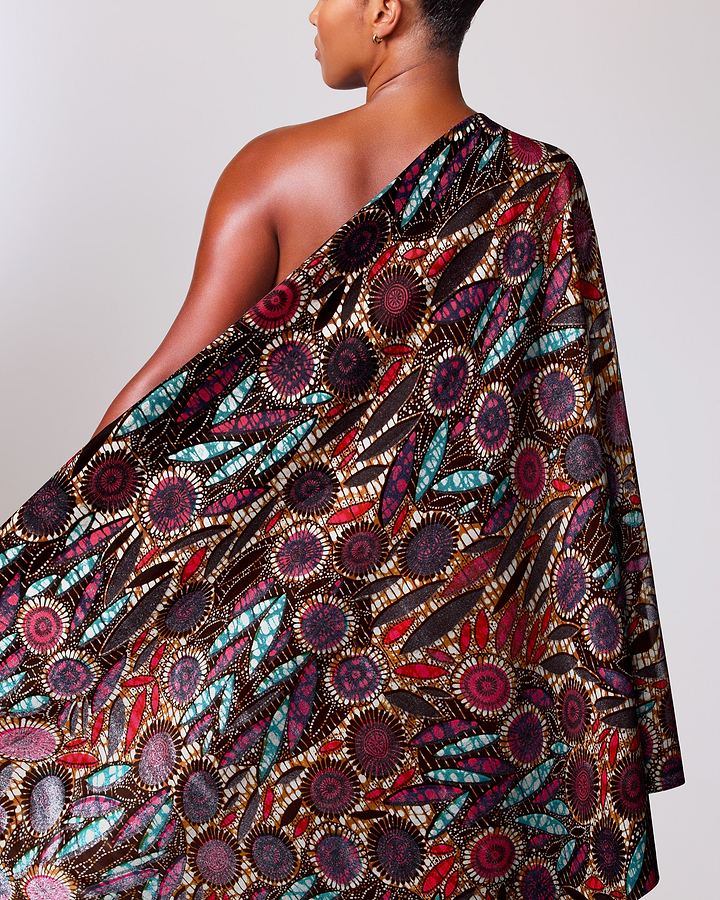 Colorful patterned fabric draped person’s grand super-wax vls0949.004