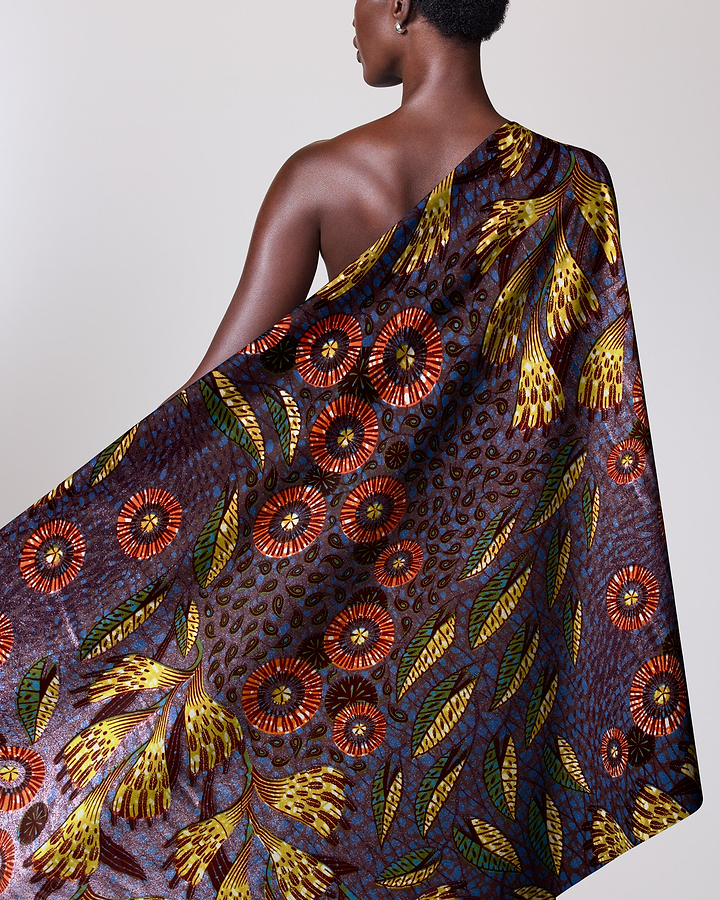 Floral patterned fabric draped woman’s grand super-wax vls1690.003