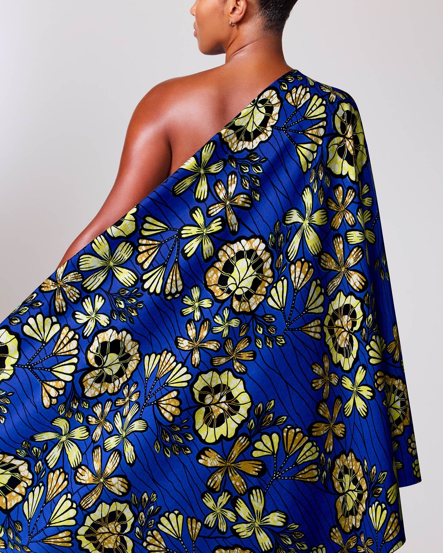 Vibrant blue one-shoulder cape made super-wax vls2170.004