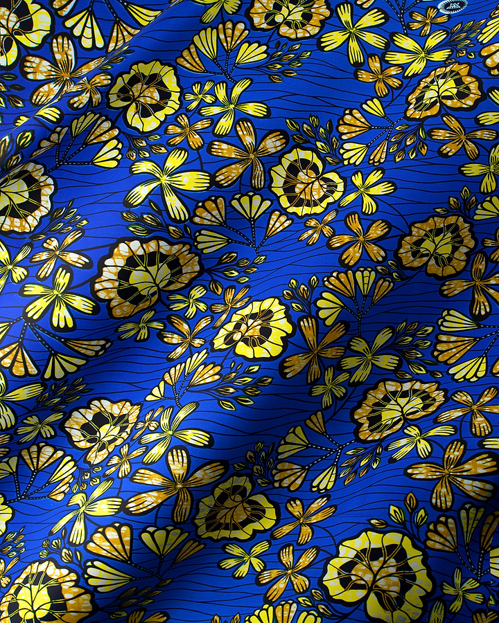 Vibrant blue fabric adorned bold super-wax vls2170.004