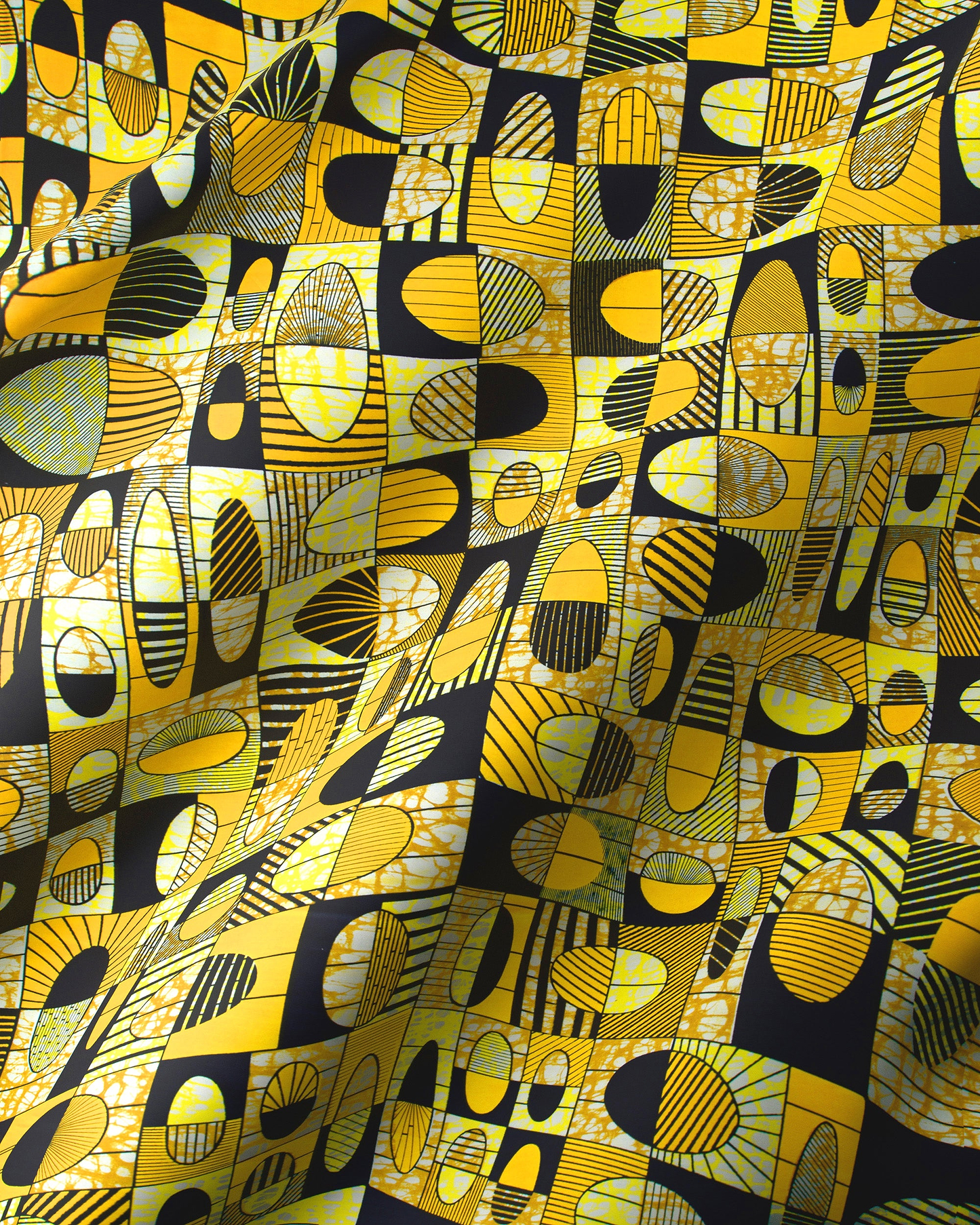 Vibrant yellow black geometric-patterned fabric super-wax vls2764.008