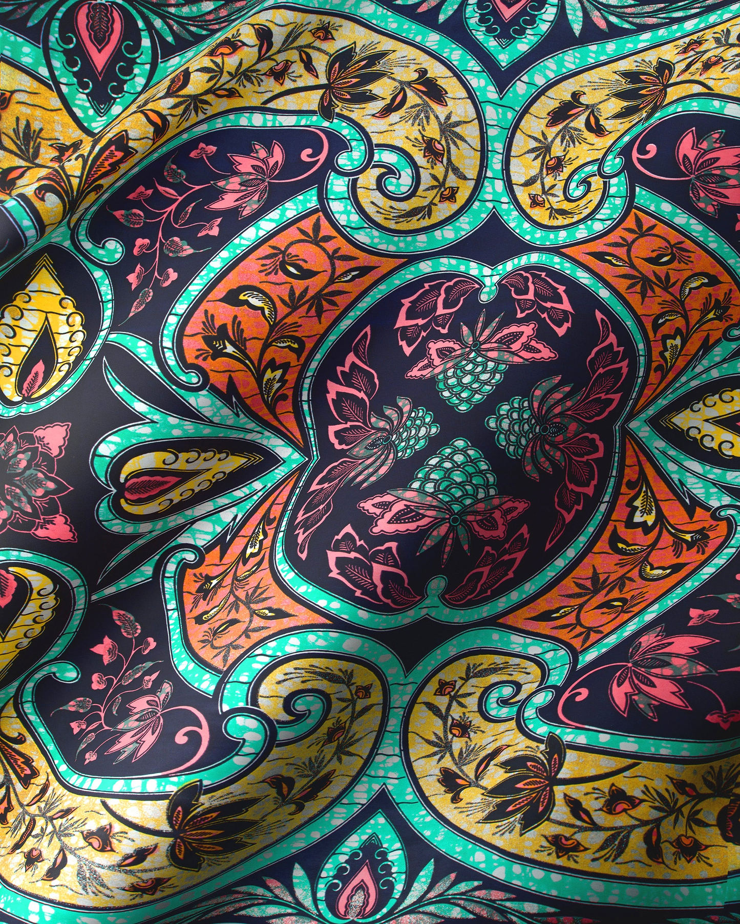 Vibrant paisley-patterned fabric bold floral grand super-wax vls3947.013