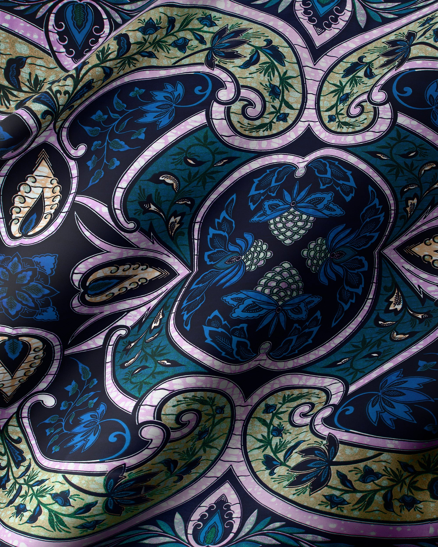 Richly patterned fabric intricate paisley grand super-wax vls3947.014