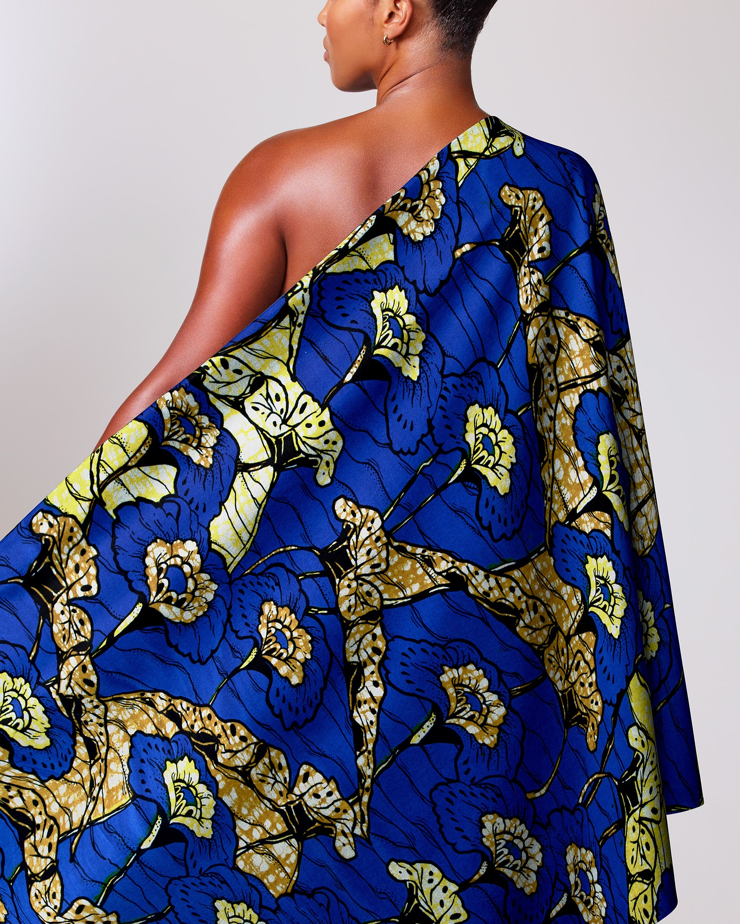 Blue floral patterned fabric draped super-wax vls4567.006