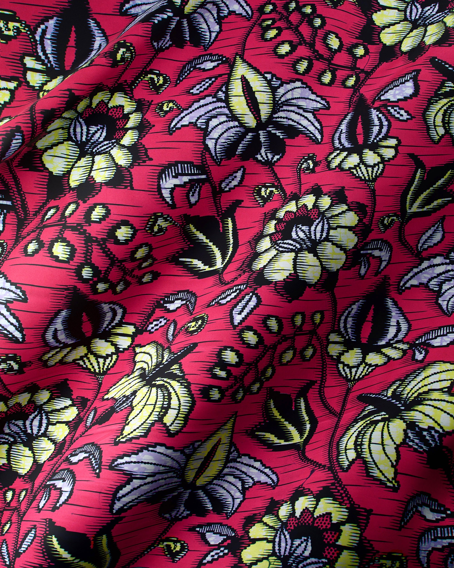 Vibrant red fabric bold intricate super-wax vls6412.013
