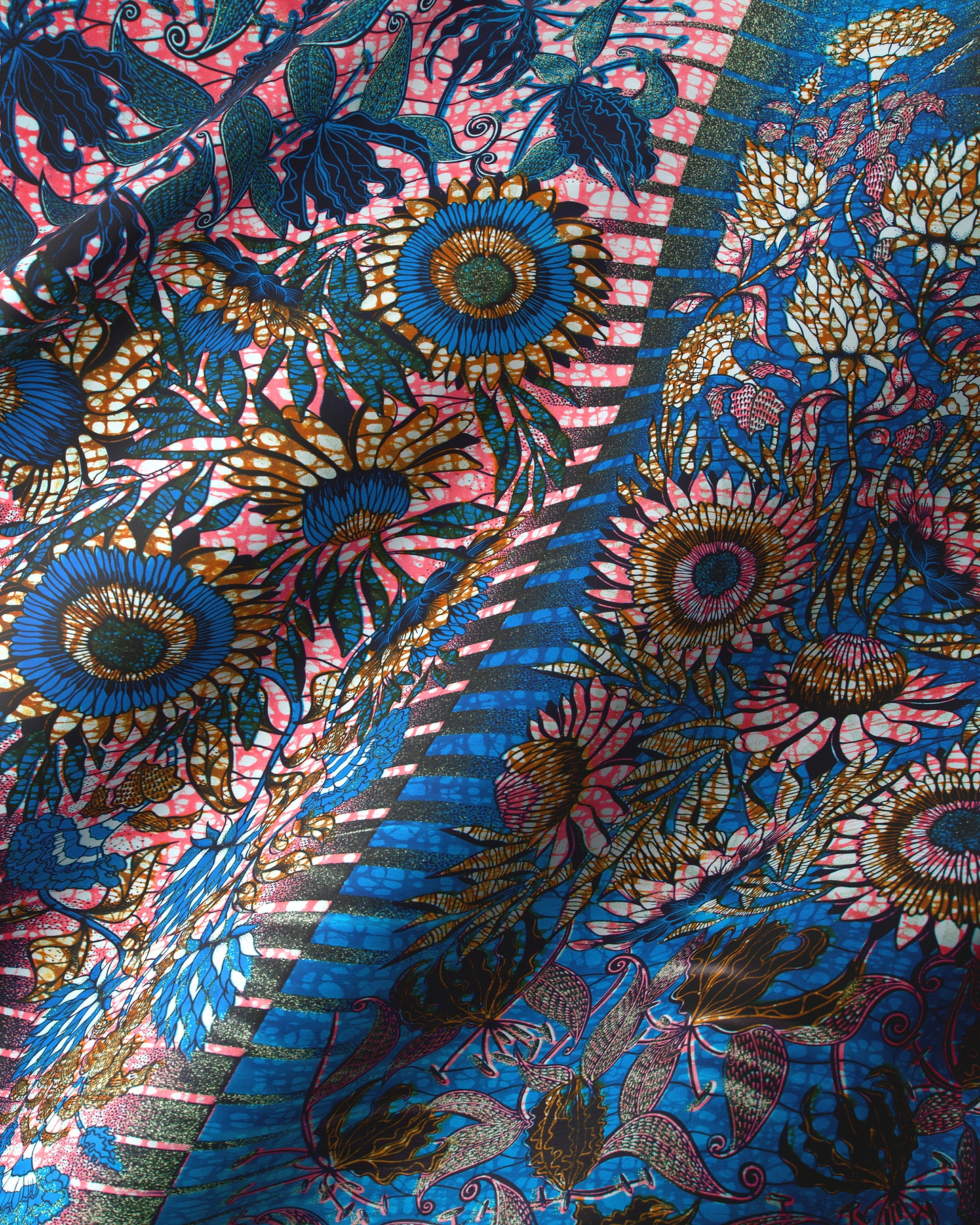 Vibrant blue pink floral-patterned fabric grand super-wax vls6579.007
