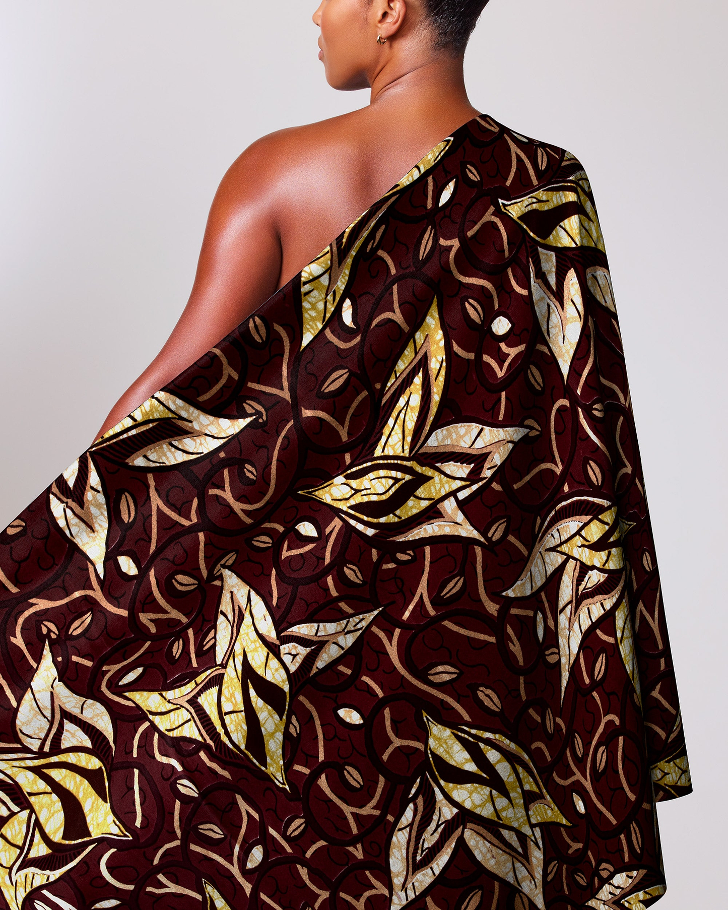 Woman wears one-shoulder garment made super-wax vls7382.009