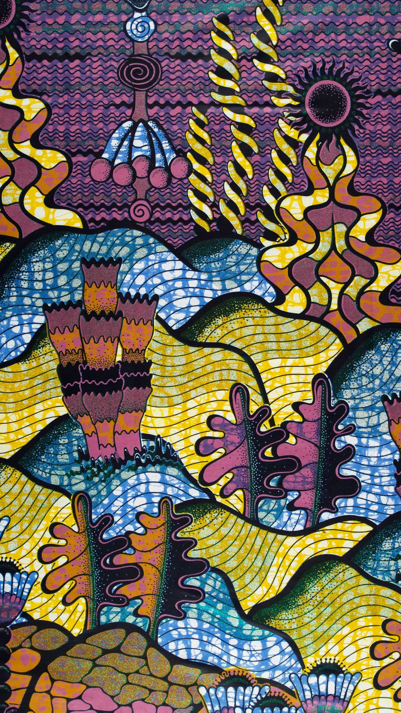 Vibrant psychedelic-patterned fabric bold wavy grand super-wax vls7857.004