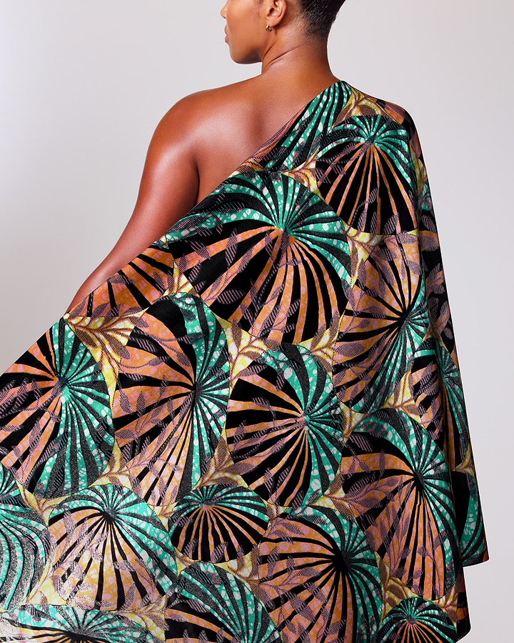 Colorful patterned fabric draped person grand super-wax vls8722.001
