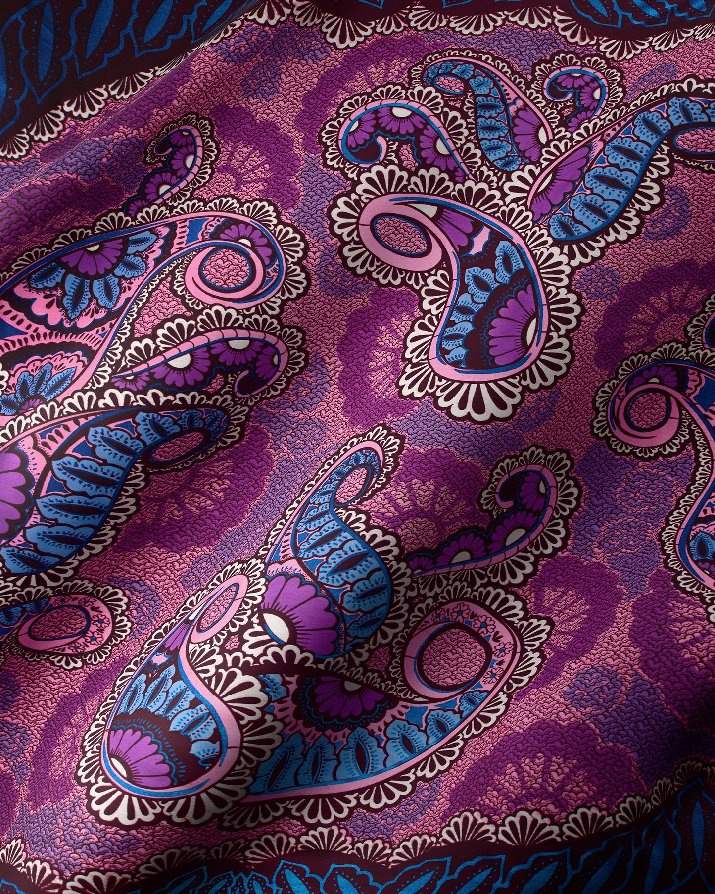 Satin Royal | VLW0390.008 | Orné de Bleu Royal