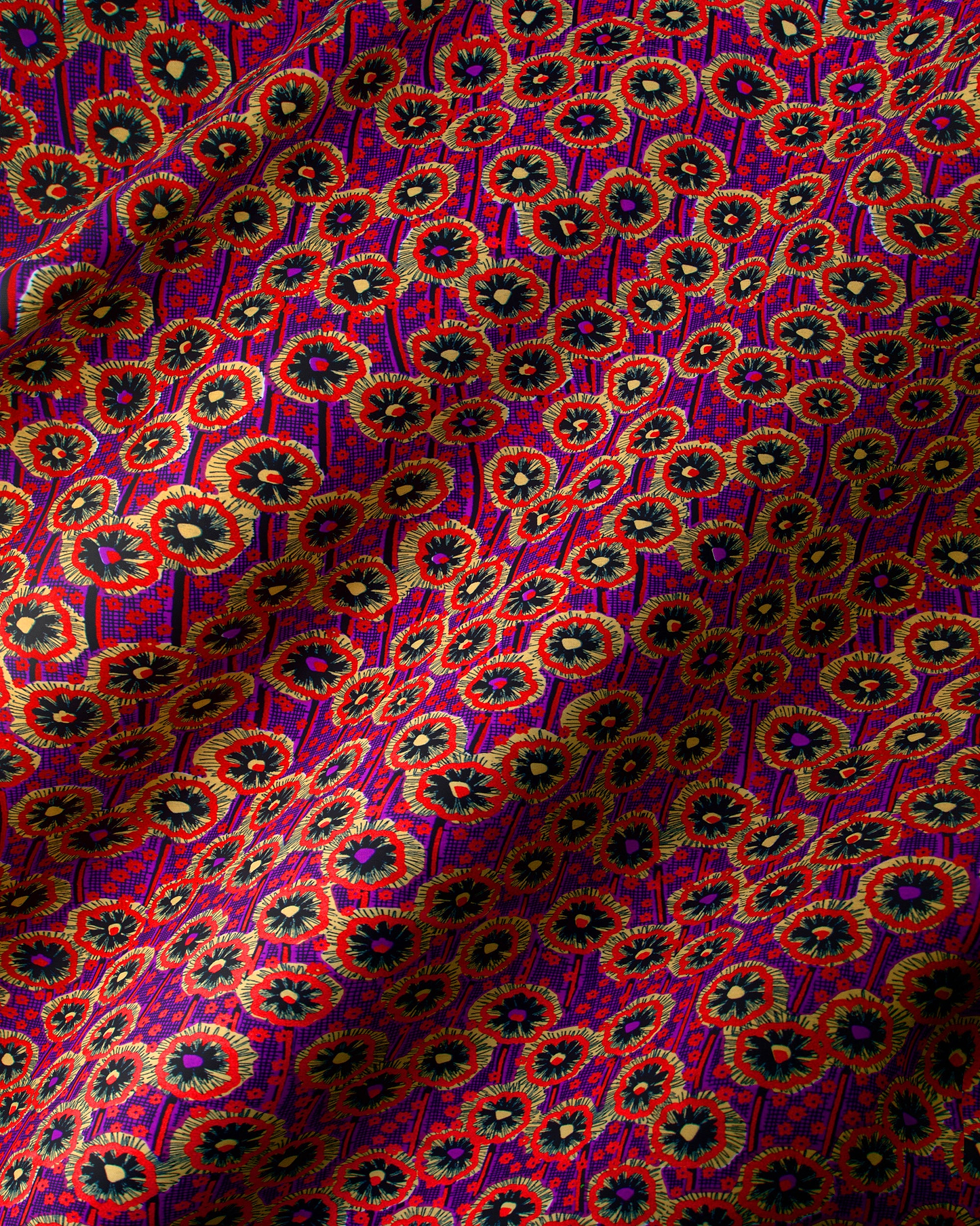 Vibrant purple fabric adorned pattern wax hollandais vlw0404.018