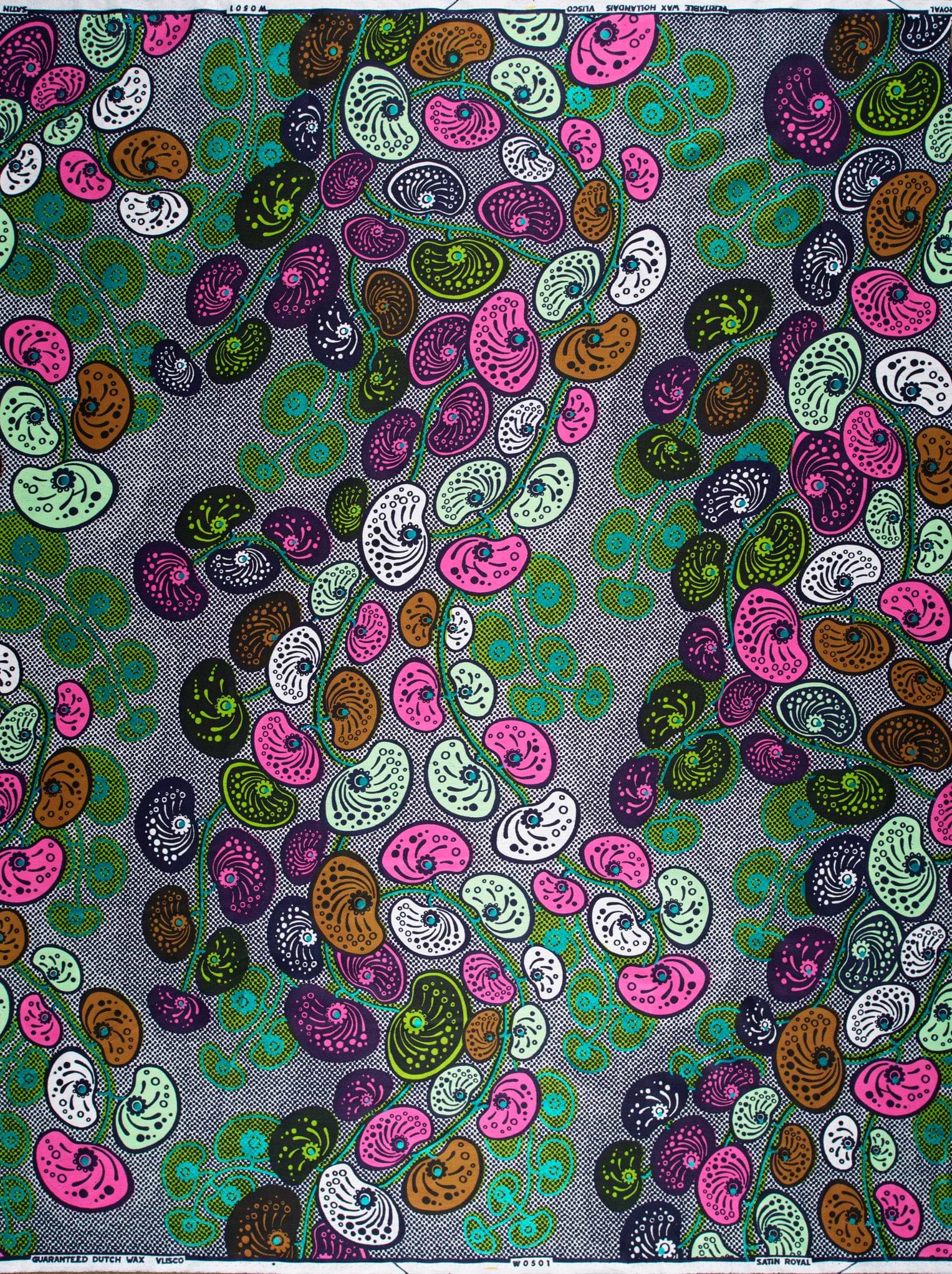 Vibrant multicolored paisley-patterned fabric motifs satin royal vlw0501.007