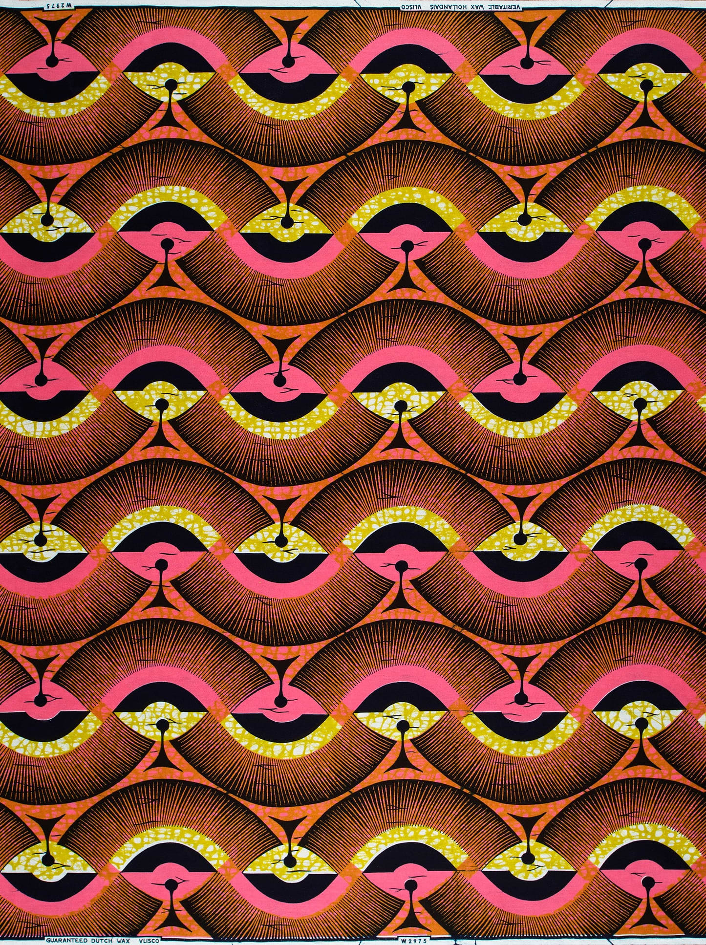 Vibrant geometric-patterned fabric bold pink wax hollandais vlw2975.005