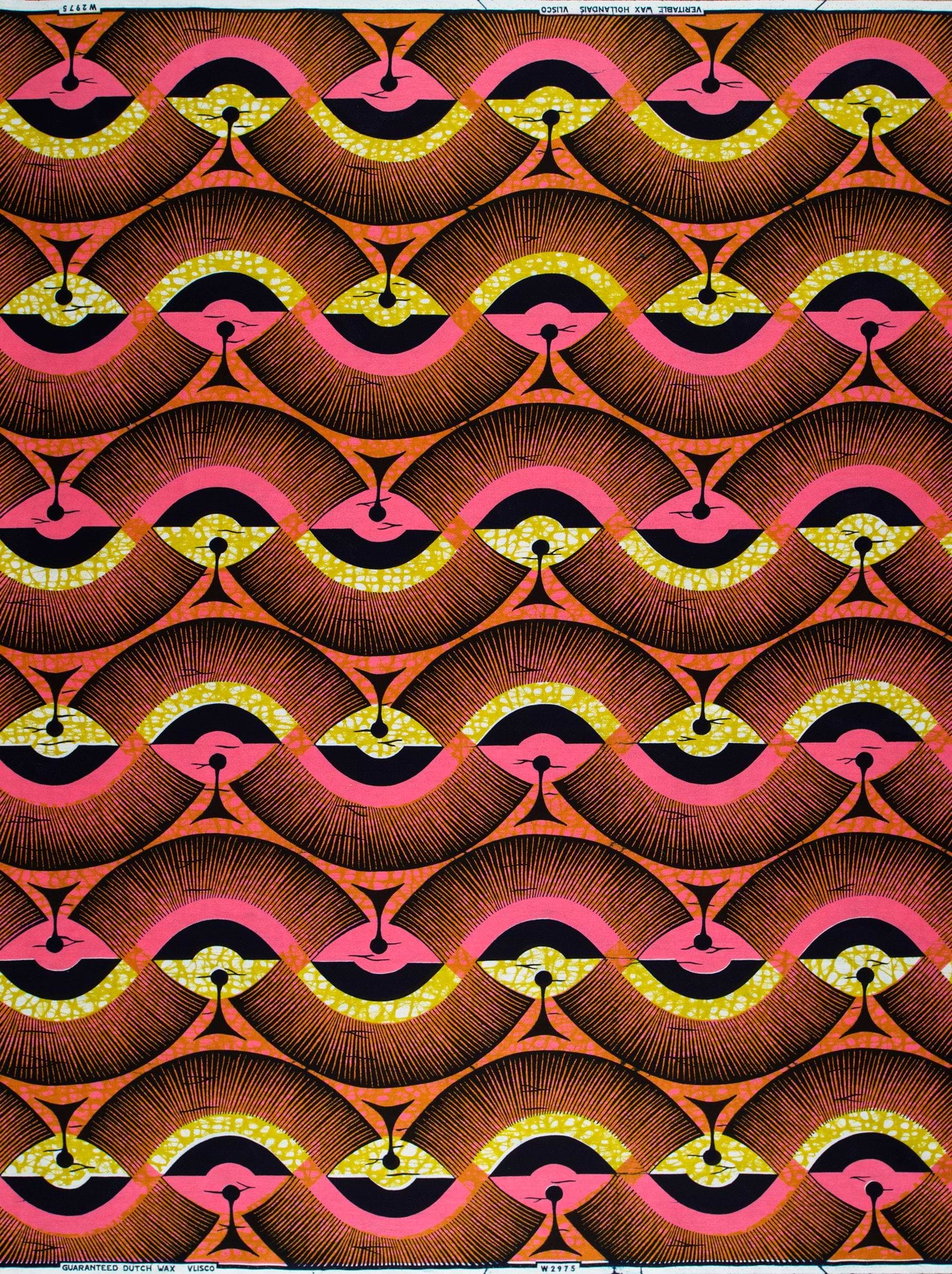 Vibrant geometric-patterned fabric bold pink wax hollandais vlw2975.005