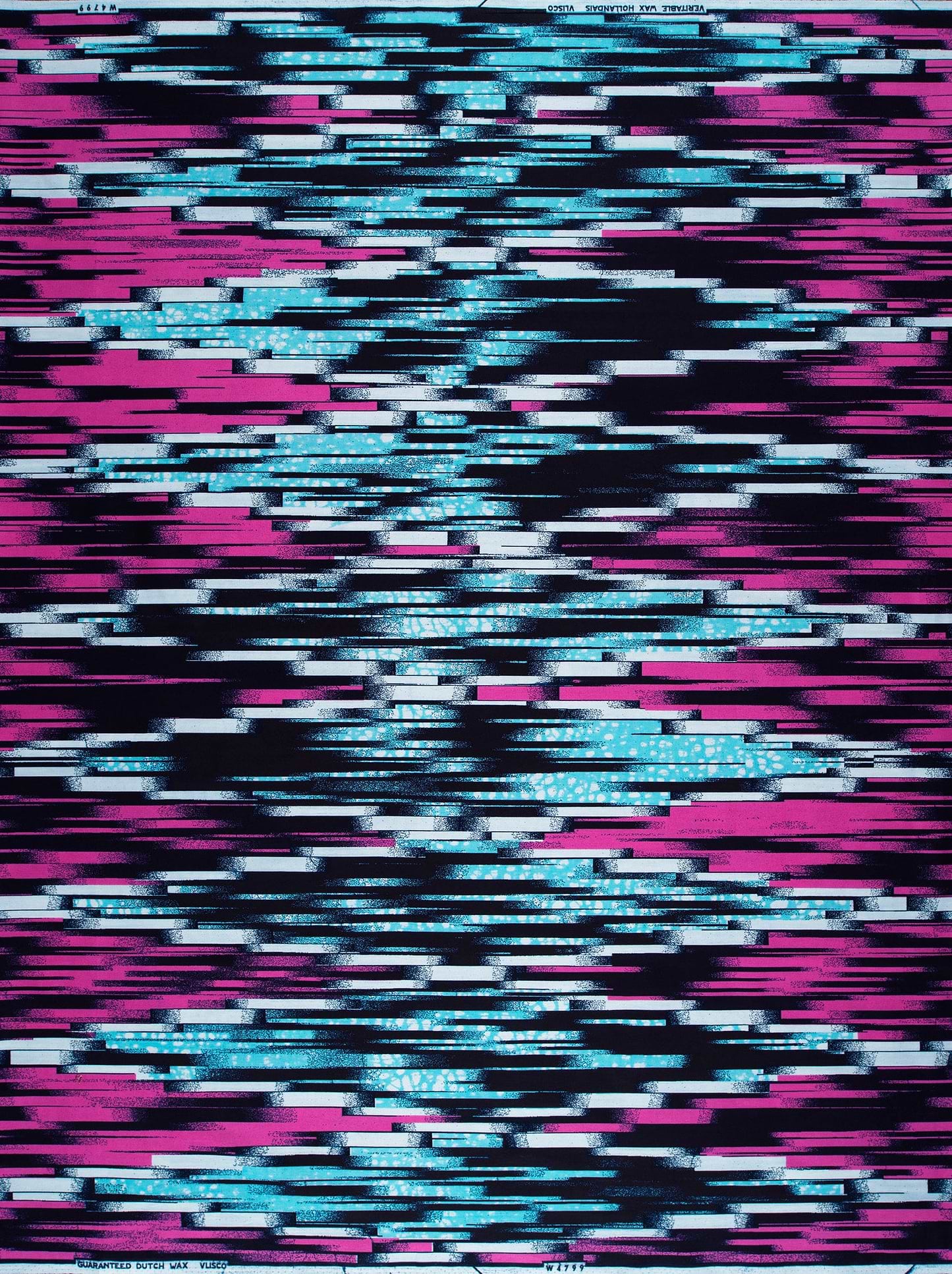 Vibrant digital glitch art bold wax hollandais vlw4799.005
