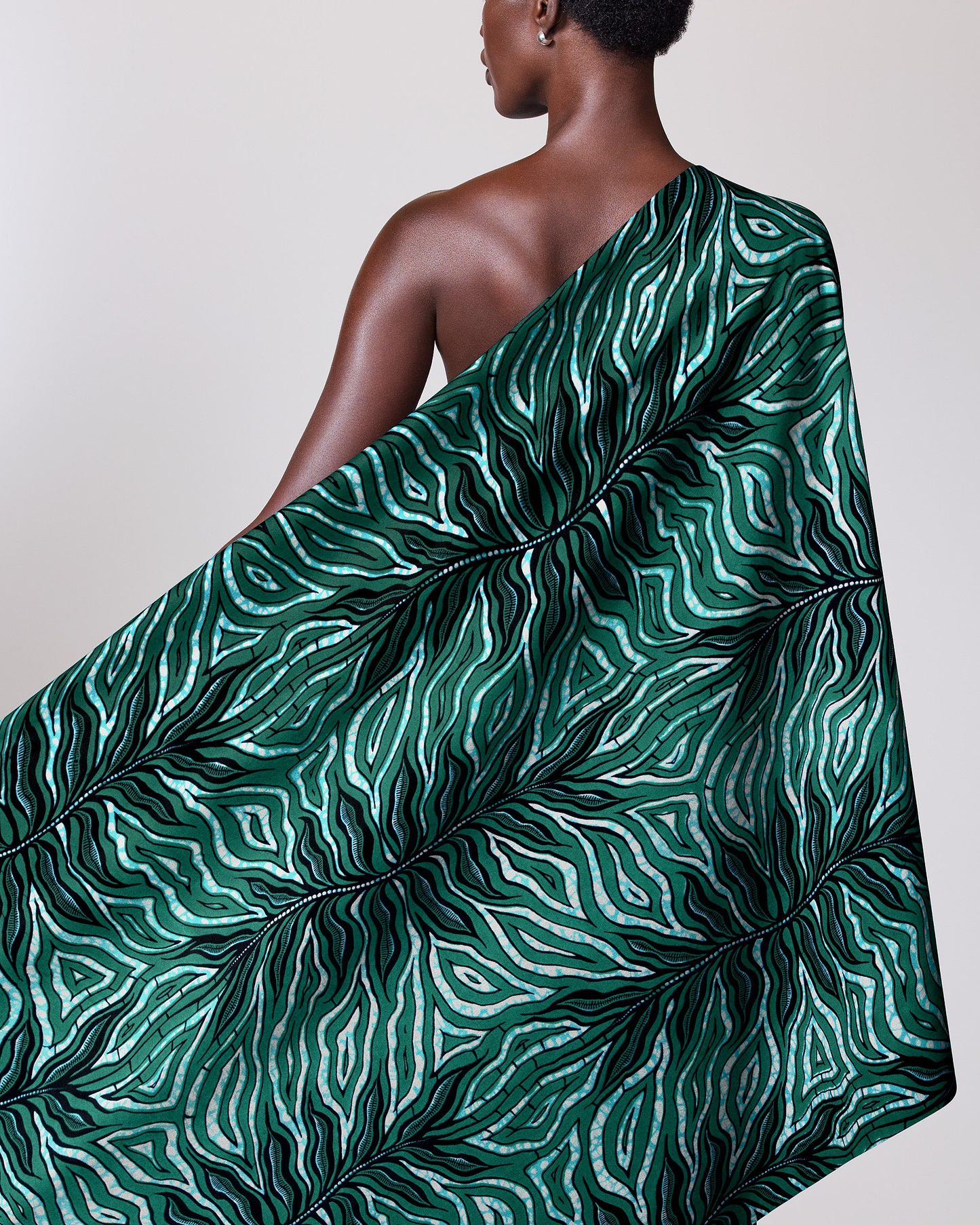 Vibrant emerald green fabric intricate wax hollandais vlw4857.026