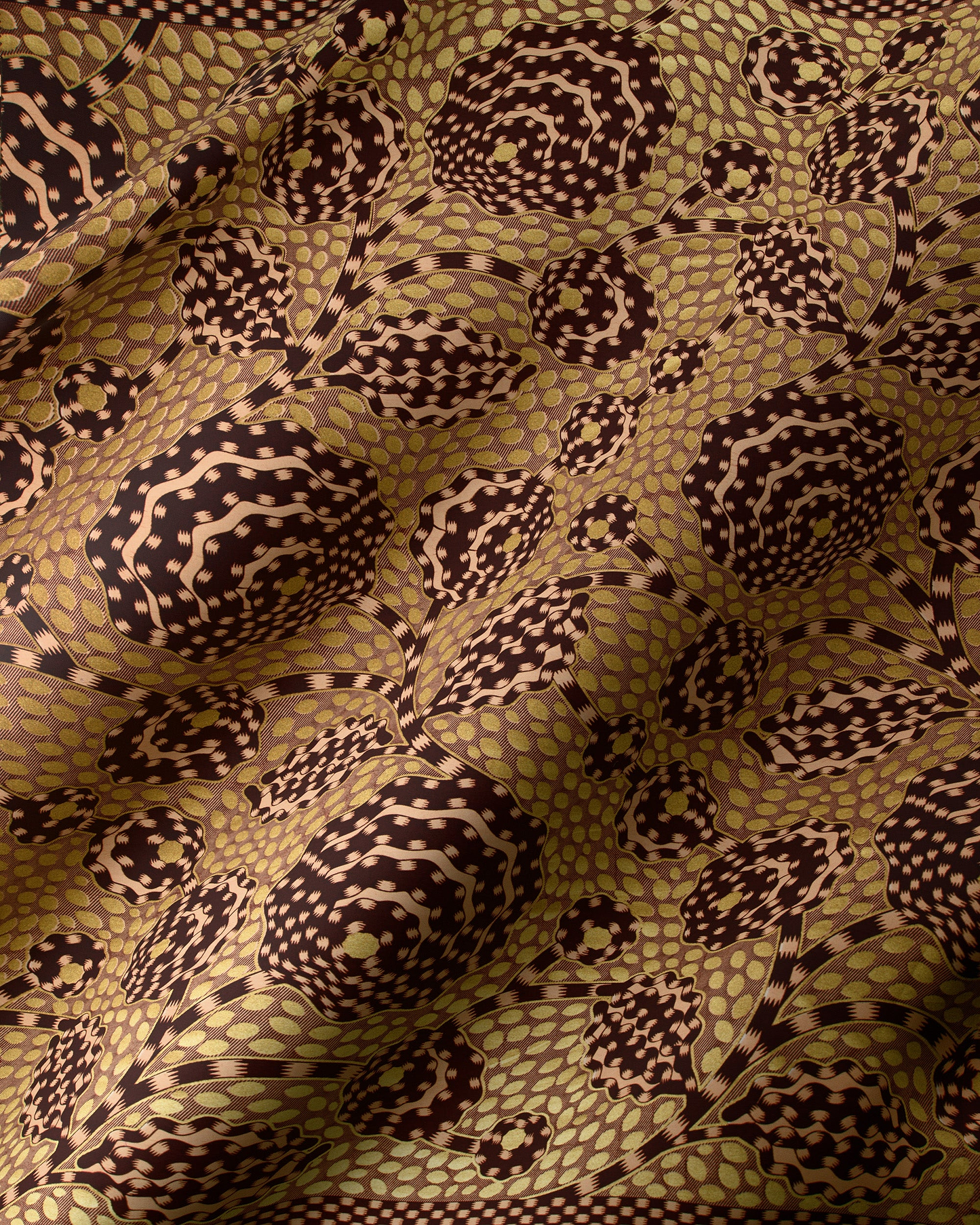 Wax Hollandais | VLW5069.012 | Gold Embellished