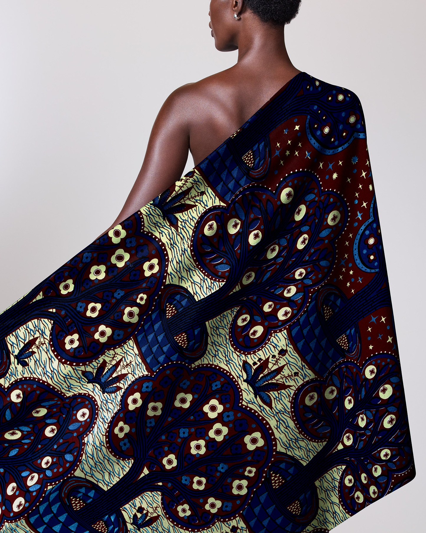 Woman wears vibrant one-shoulder garment wax hollandais vlw5403.002