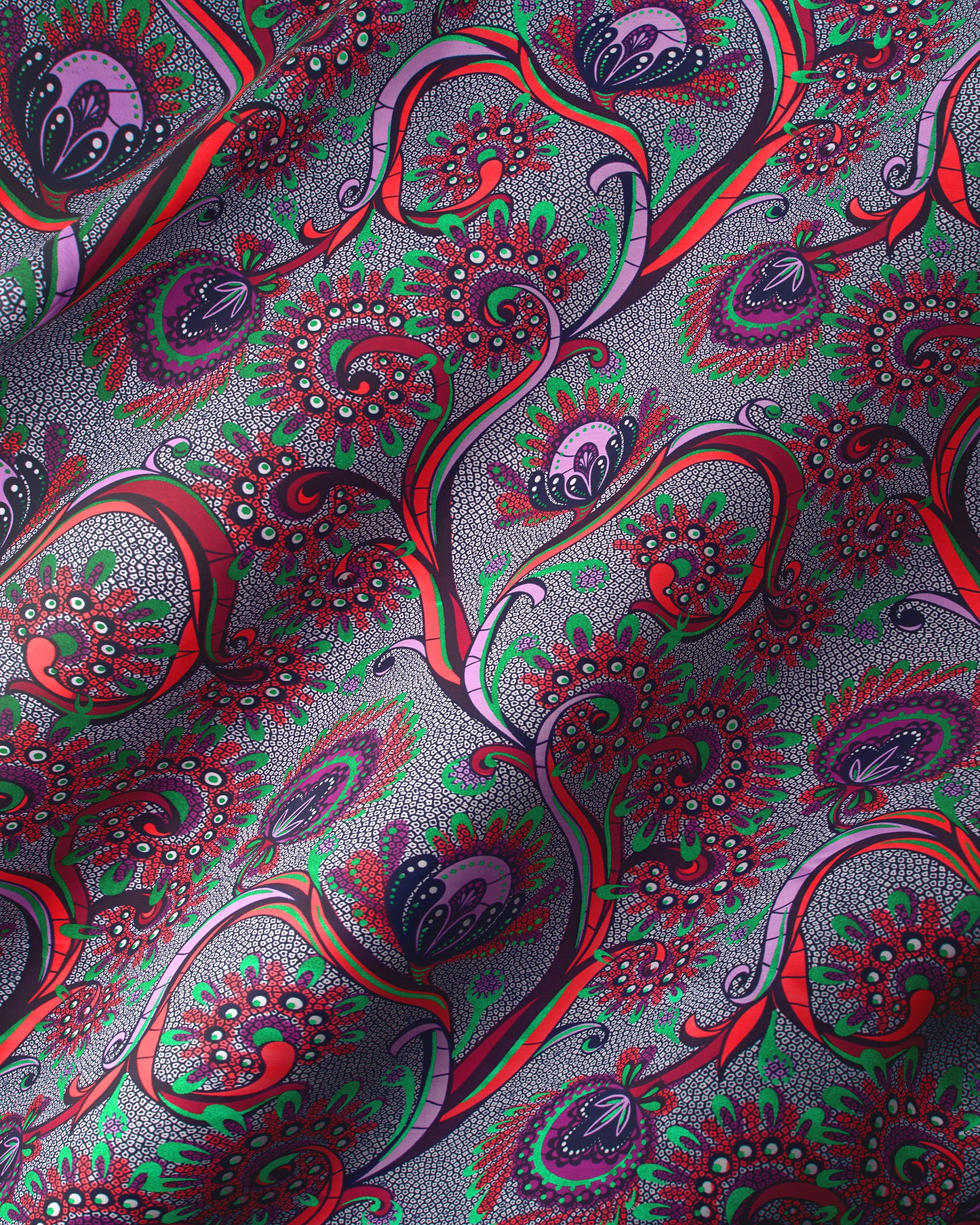 Vibrant paisley-patterned fabric rich reds satin royal vlw7064.004