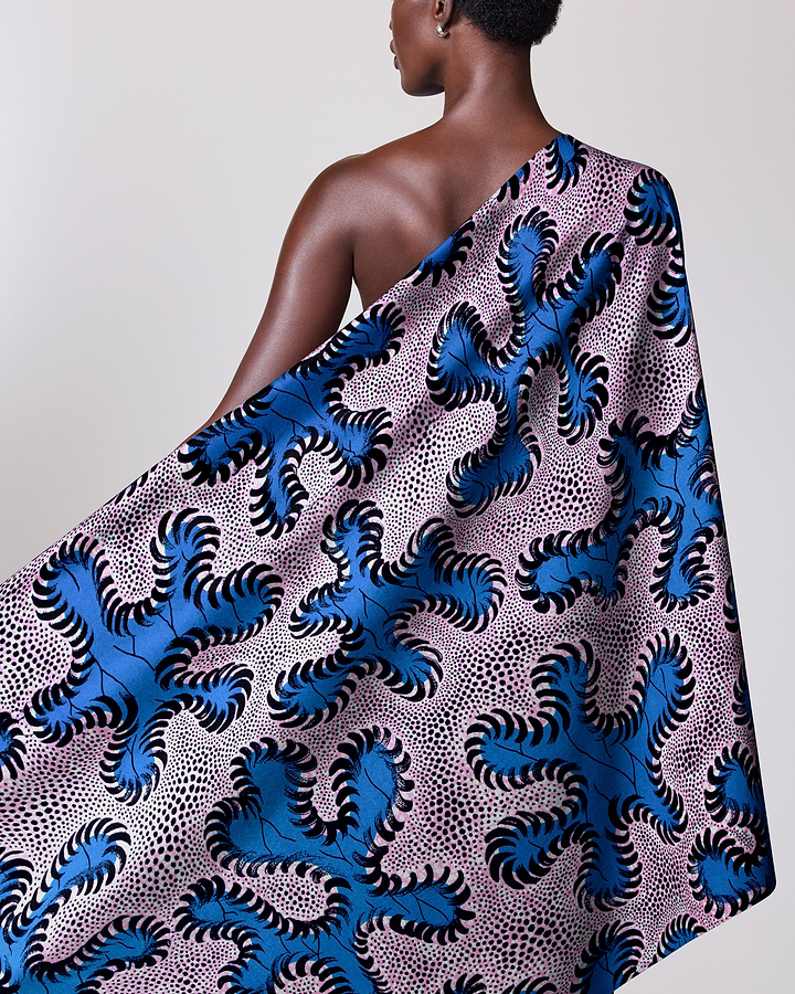 Vibrant blue black patterned fabric wax hollandais vlw8651.003
