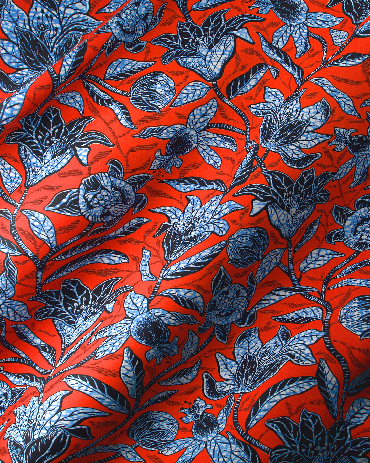 Vibrant red fabric detailed blue wax hollandais vlw9238.005