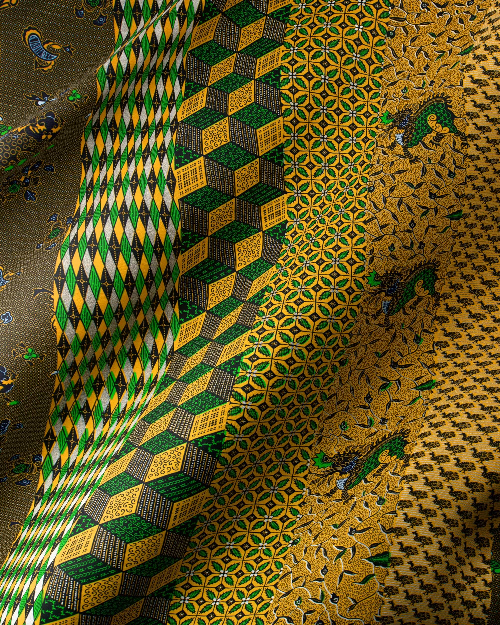 Vibrant intricately patterned fabric bold wax hollandais vl01471.022