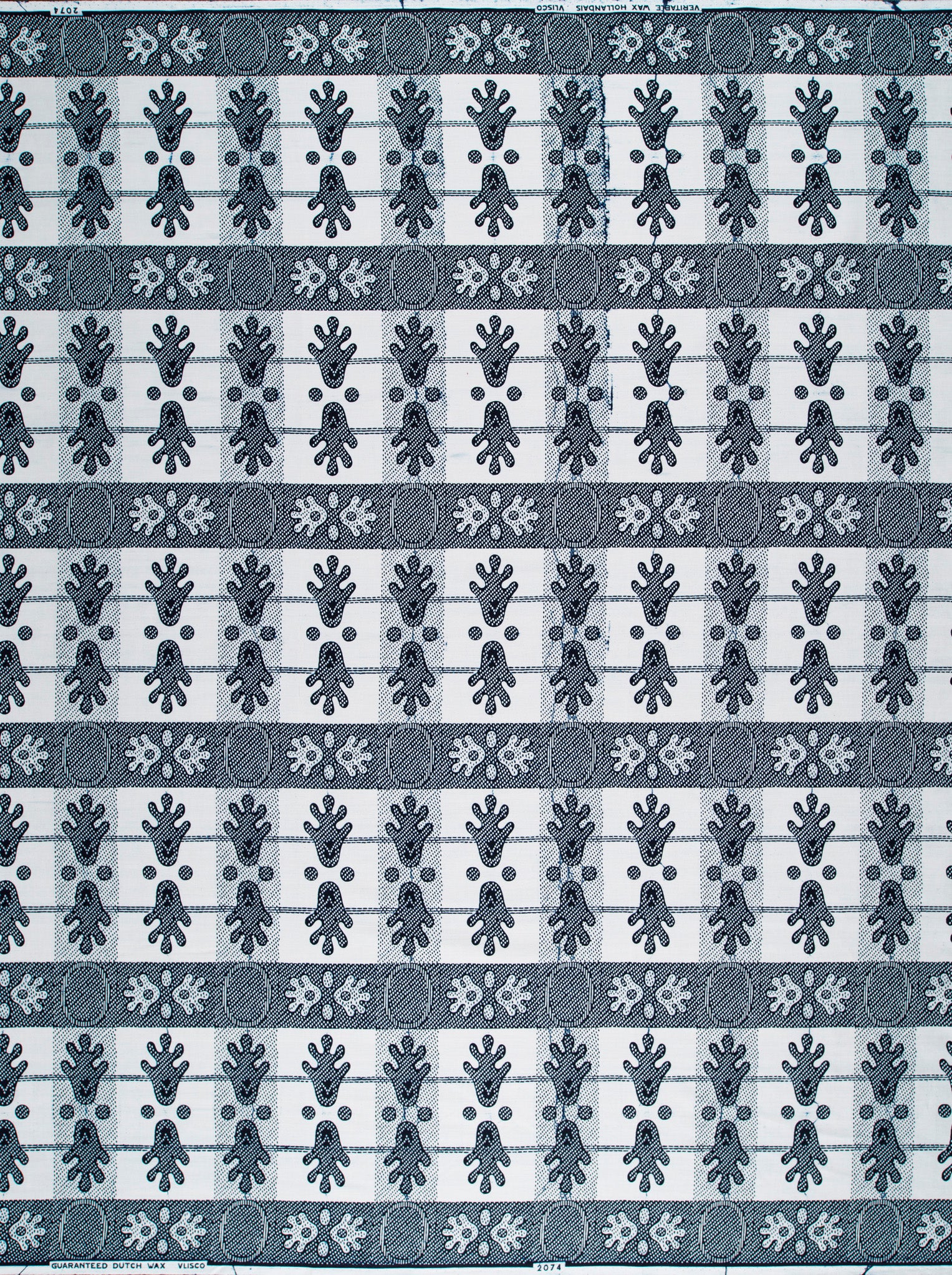 Gray white patterned fabric stylized wax hollandais vl02074.165