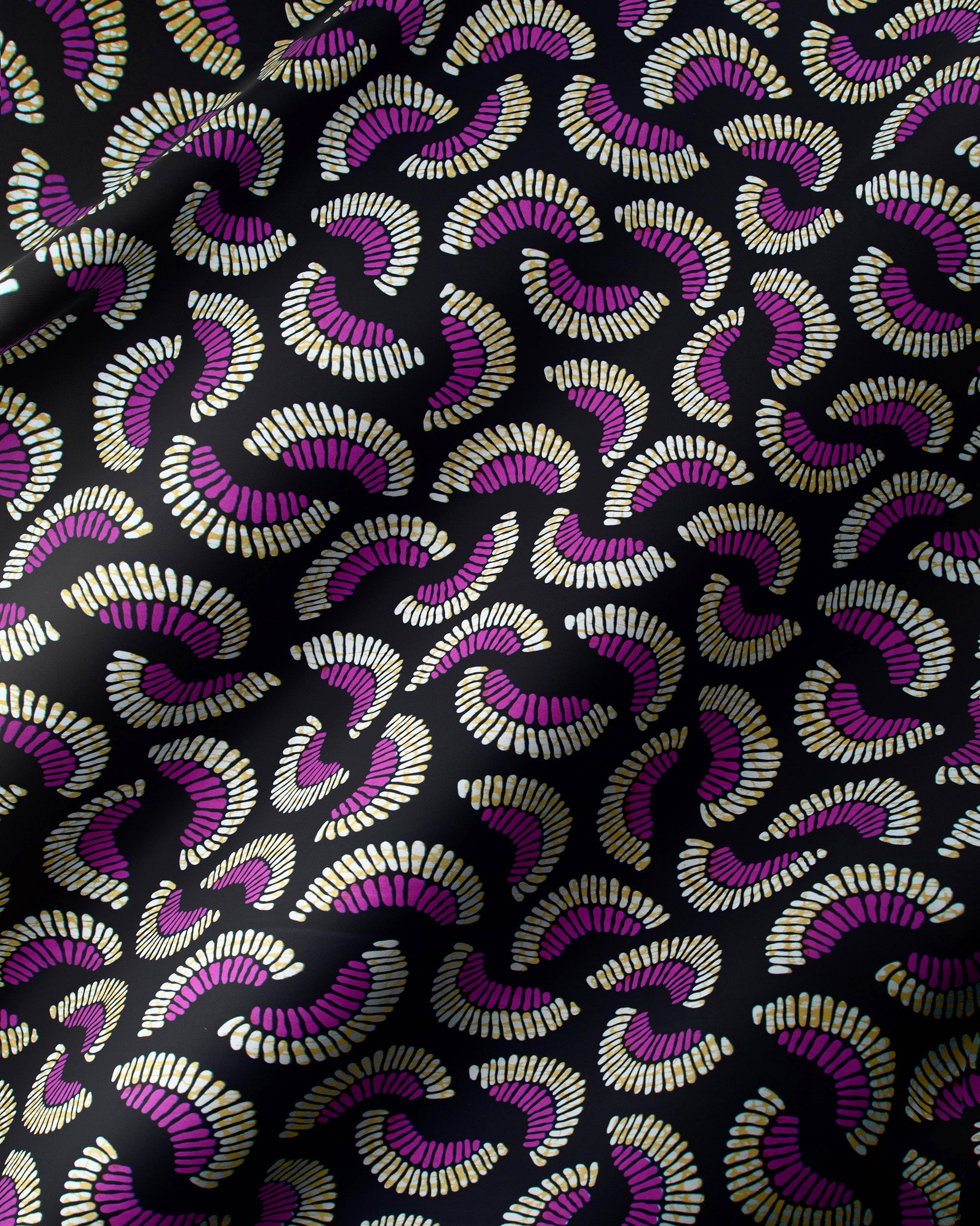 Black fabric pattern curved fan-like wax hollandais vl03065.025