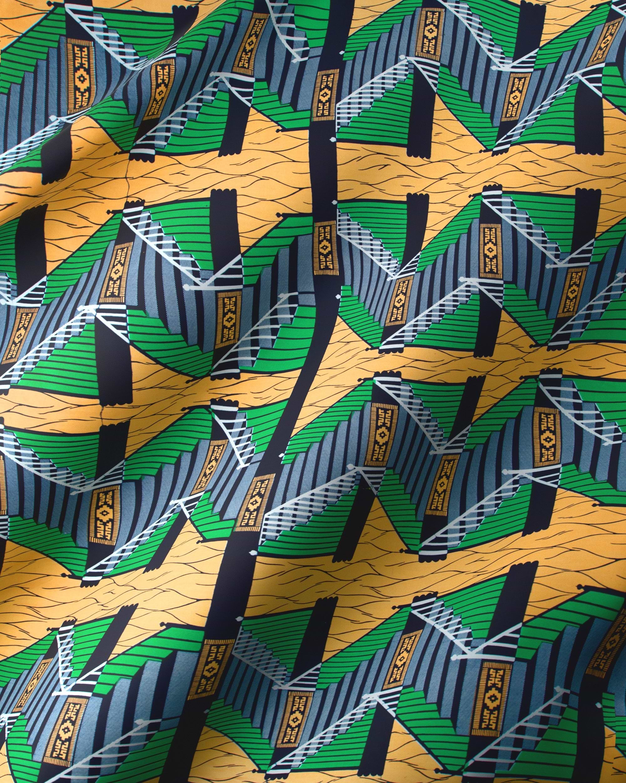 Vibrant green black geometric-patterned fabric wax hollandais vl80021.076
