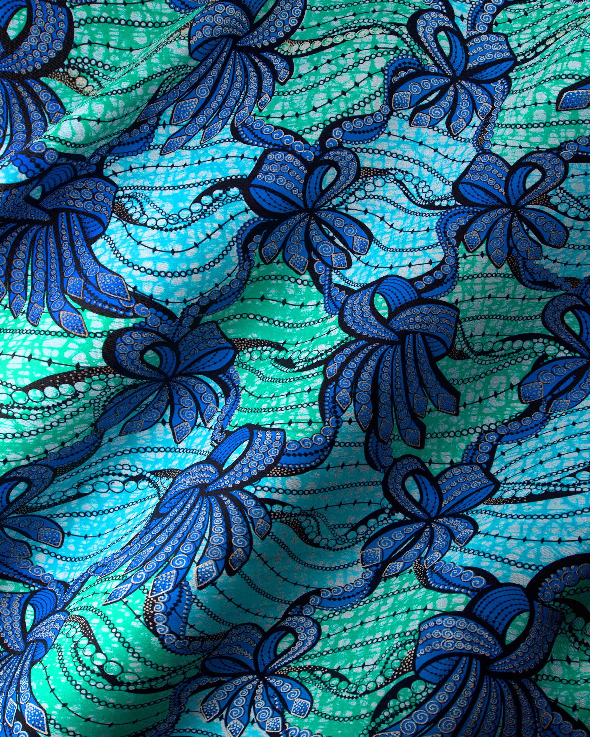 Vibrant turquoise fabric adorned intricate super-wax vls6394.026