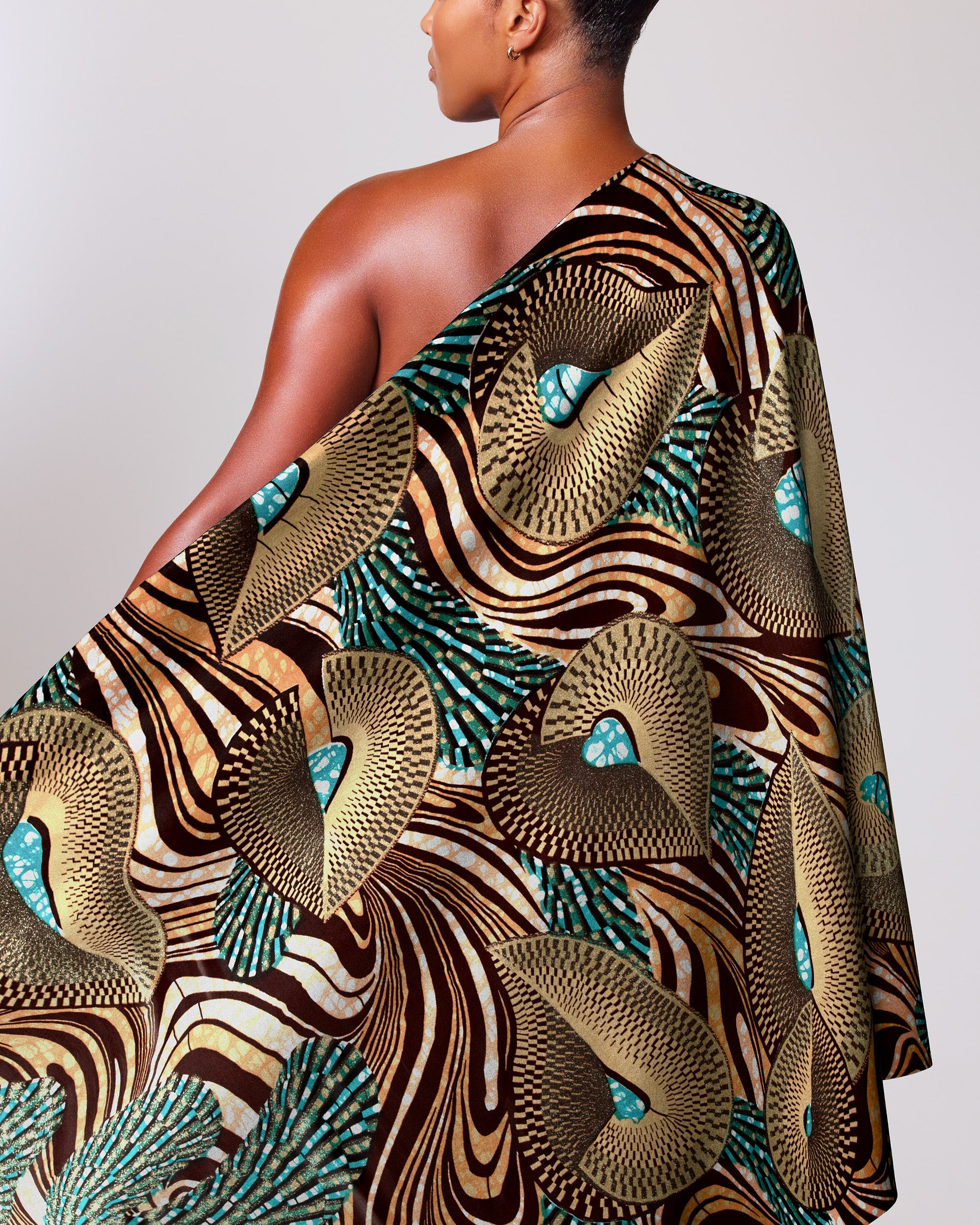 Woman wears one-shoulder garment made grand super-wax vls6997.007
