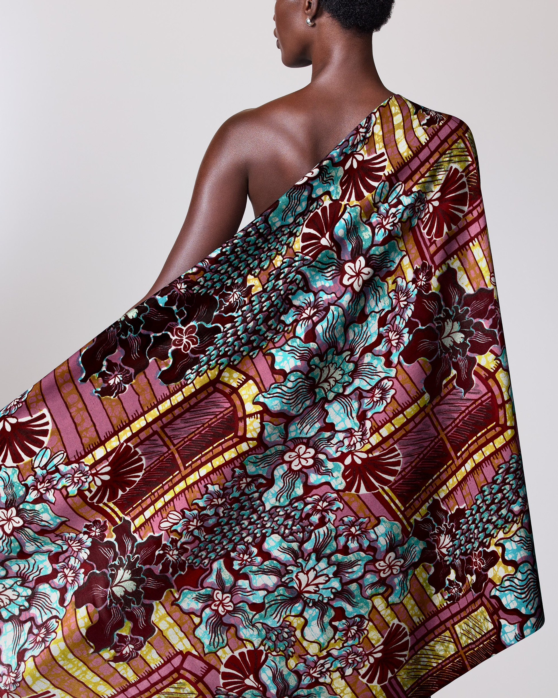Vibrant patterned fabric draped model’s grand super-wax vls7072.005