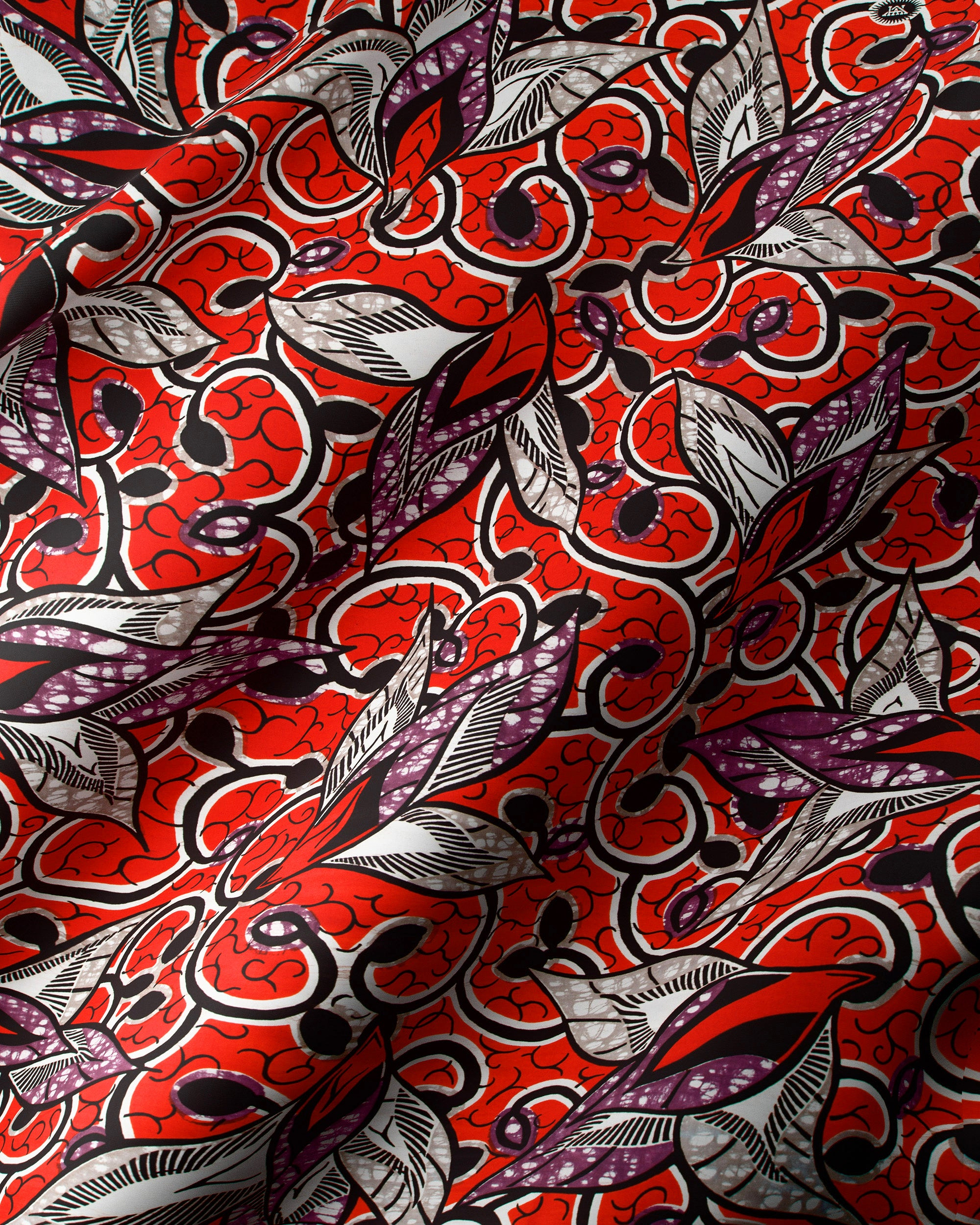 Vibrant red fabric intricate black super-wax vls7382.012