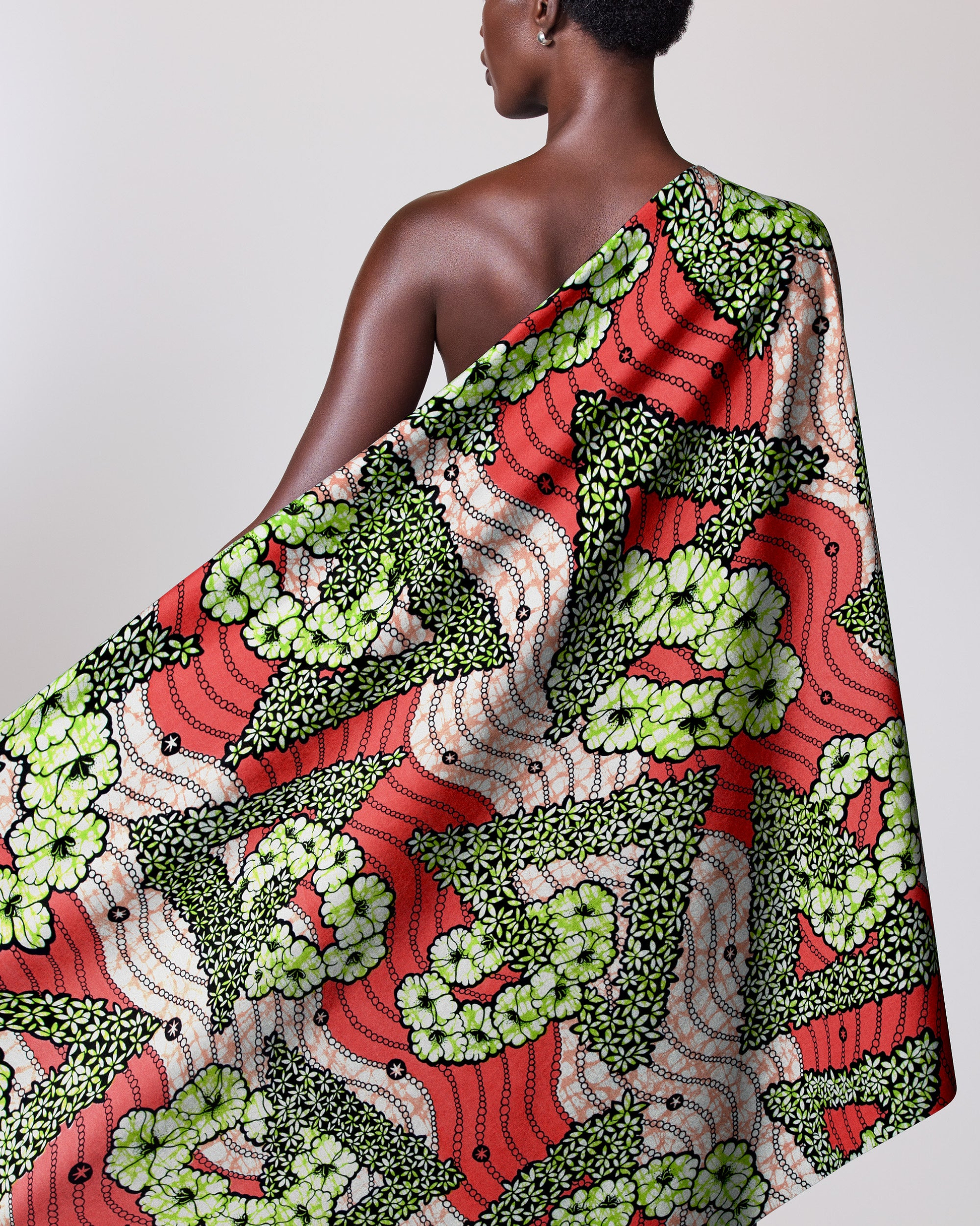 Vibrant red green cream-colored african super-wax vls7465.011