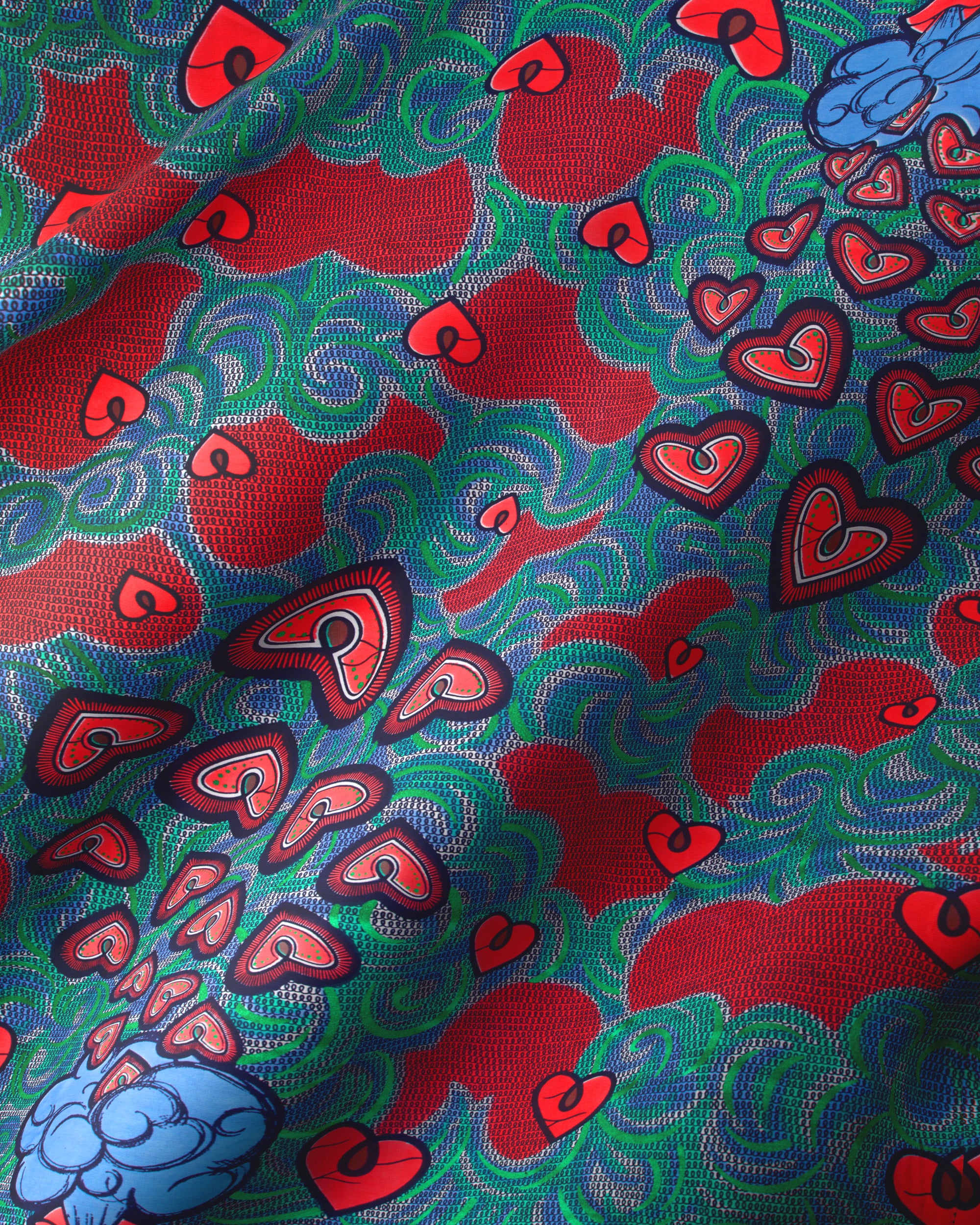 Vibrant red hearts black outlines satin royal vlw2776.009