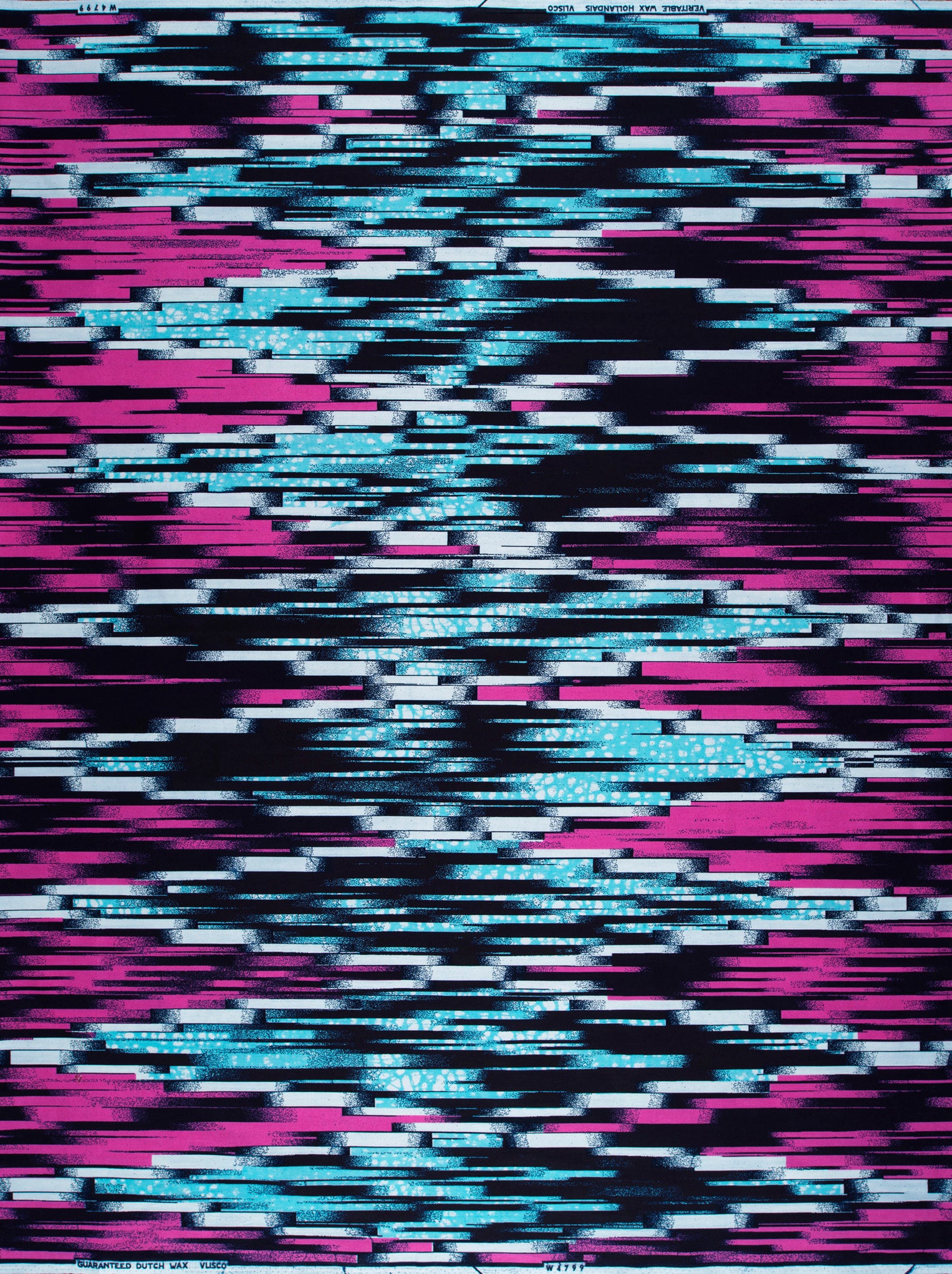 Vibrant digital glitch art bold wax hollandais vlw4799.005