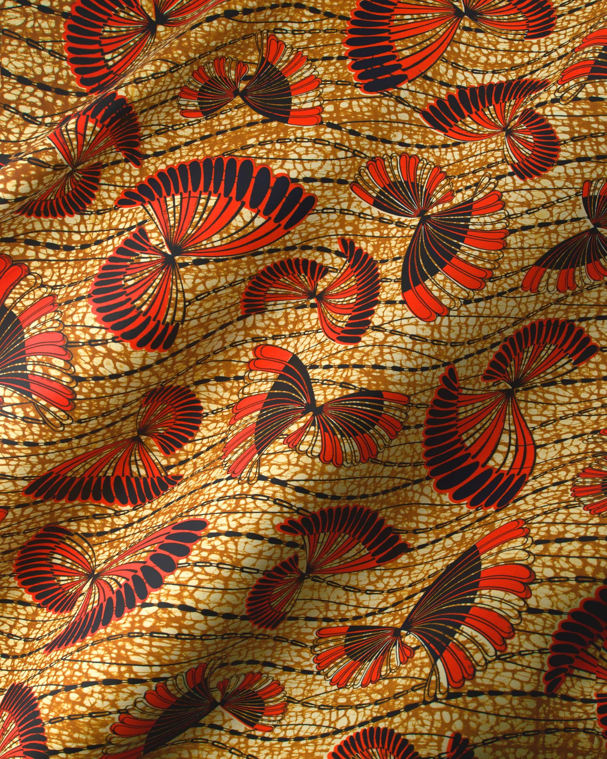 Vibrant red black fan-shaped motifs wax hollandais vlw5154.010