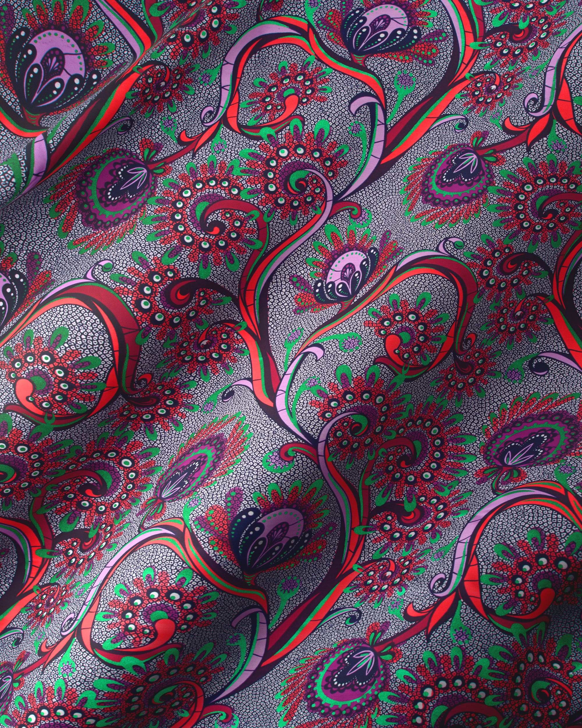 Vibrant paisley-patterned fabric rich reds satin royal vlw7064.004