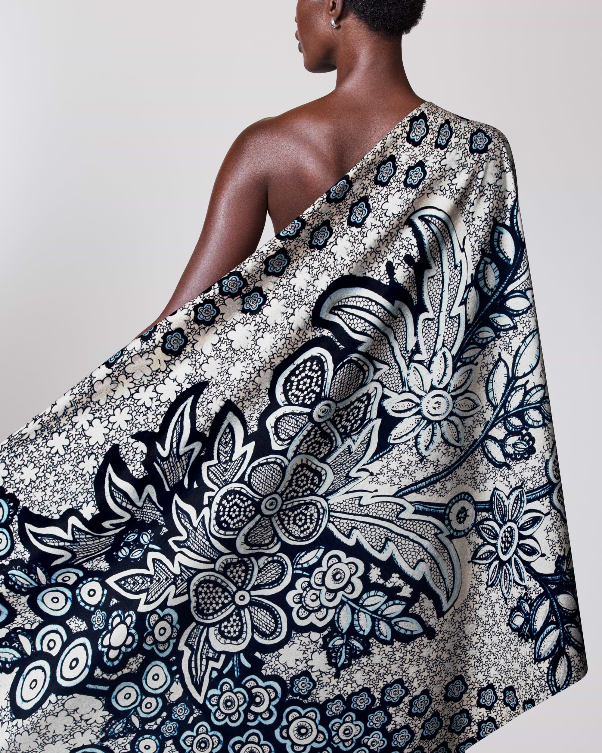 Wax Hollandais | VLW9700.028 | Silver Embellished